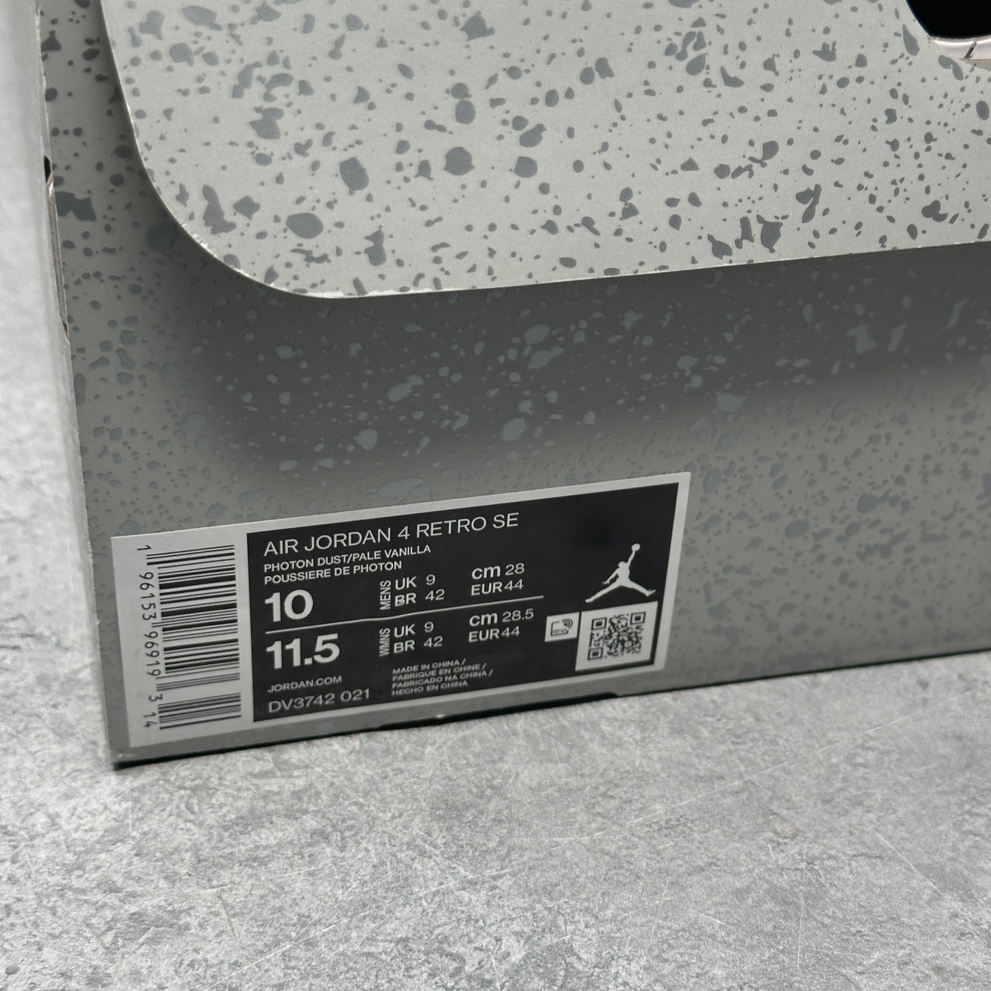 Jordan 4 Retro SE Craft Photon Dust *pre-owned* SIZE 10