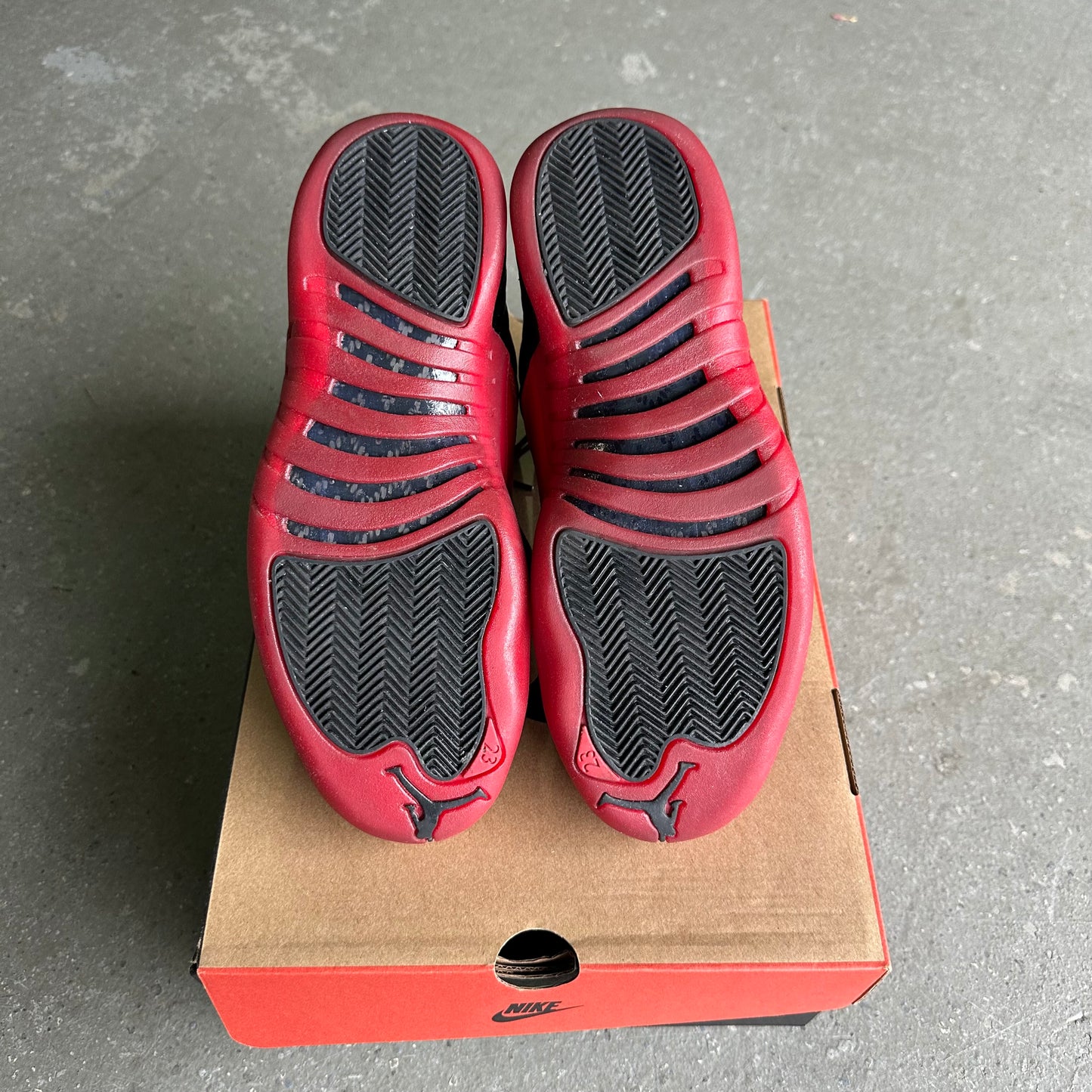 Jordan 12 Retro Flu Game (2025)*pre-owned* (SIZE 9.5)