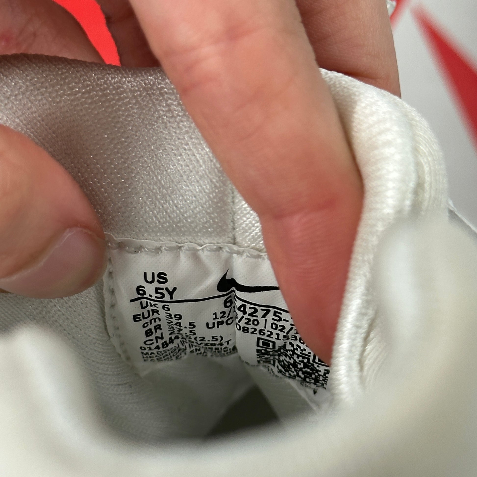 Nike Air Huarache Run White Pure Platinum (GS) *pre-owned* SIZE 6.5Y