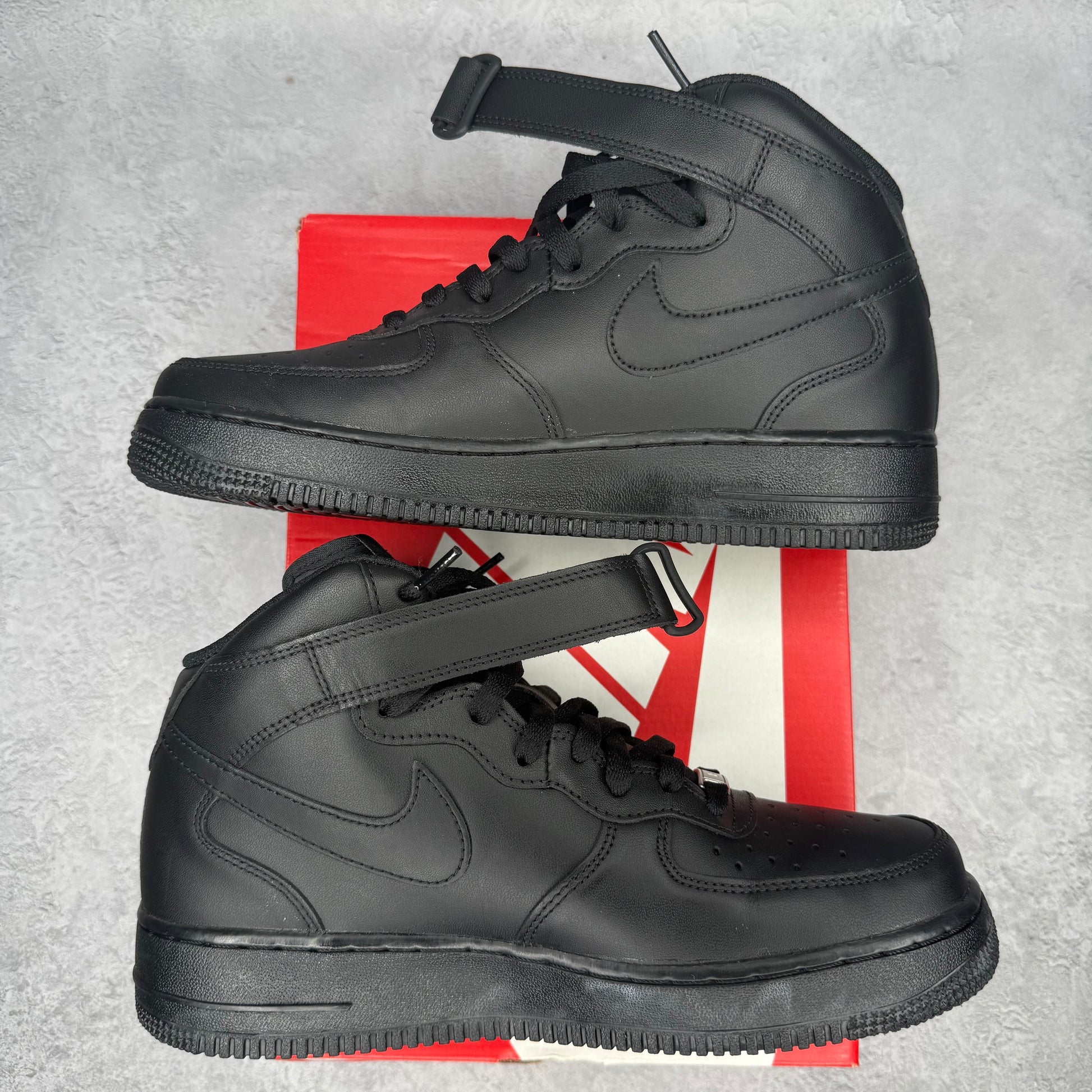 Nike Air Force 1 Mid '07 Black *pre-owned* SIZE 9.5
