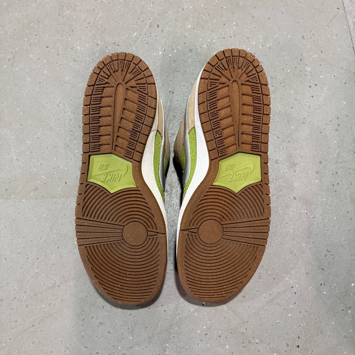 Nike SB Dunk Low Escargot *pre-owned* (SIZE 12)