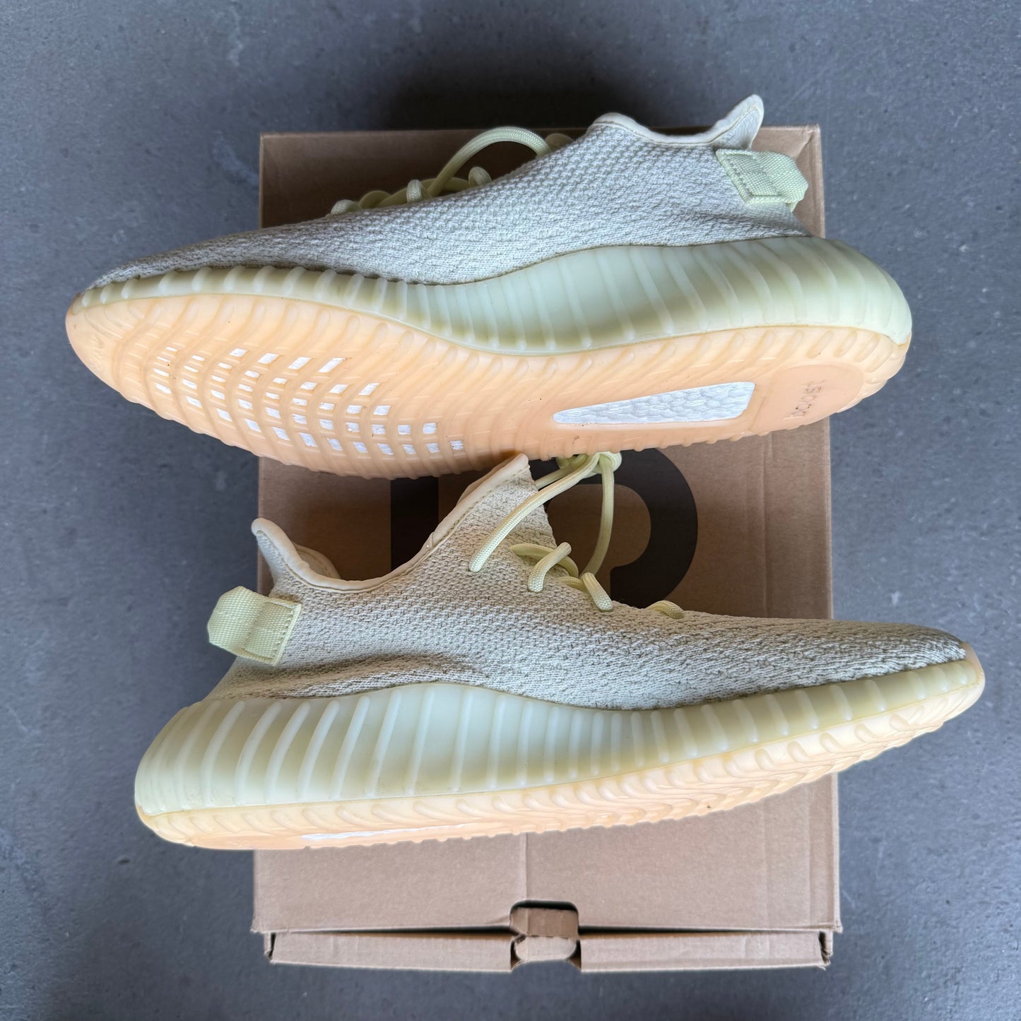 adidas Yeezy Boost 350 V2 Butter *pre-owned* (SIZE 9.5)