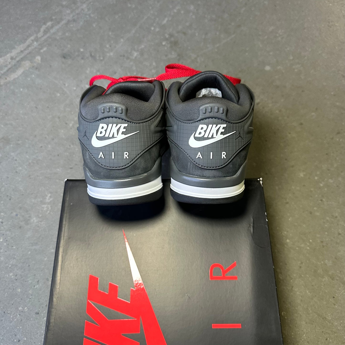 Jordan 4 RM SP Nigel Sylvester Driveway Grey *pre-owned* (SIZE 9.5)