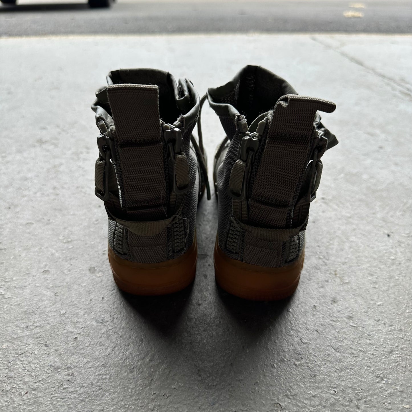 Nike SF Air Force 1 Mid Dark Stucco (Women's) *pre-owned* (Size 6W)