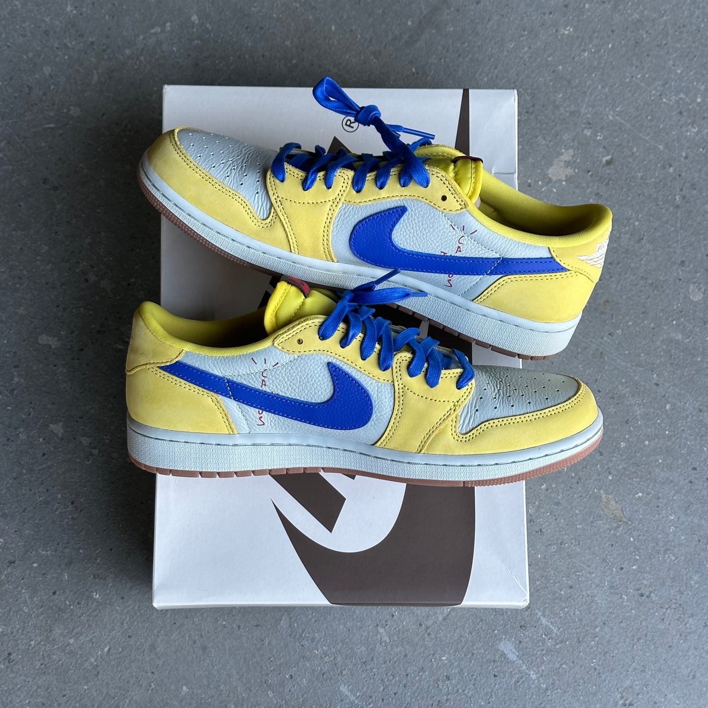 Jordan 1 Retro Low OG SP Travis Scott Canary *pre-owned* (SIZE 9.5M/11W)