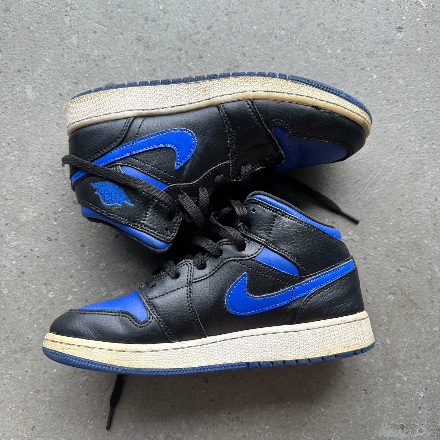 Jordan 1 Mid Royal (2020) (GS) *pre-owned* (SIZE 5Y)