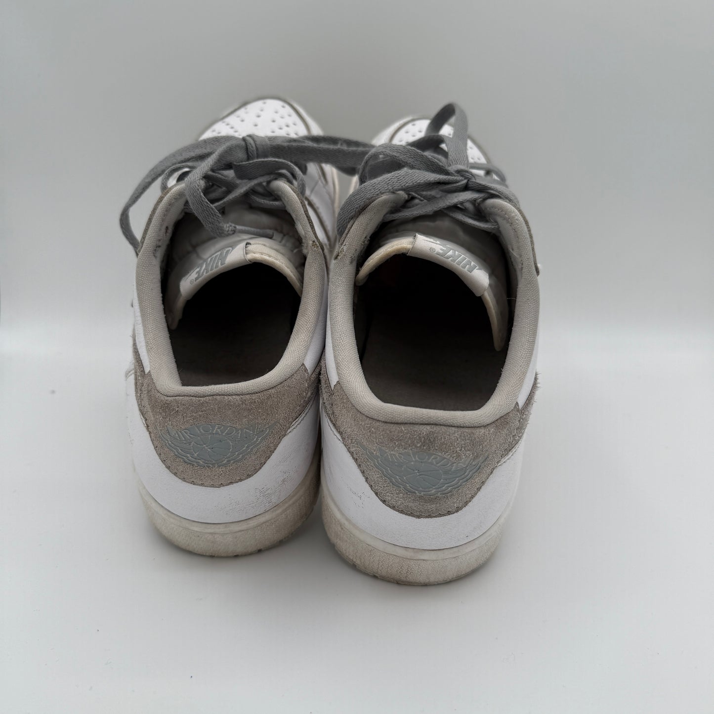 Jordan 1 Retro Low OG Neutral Grey *pre-owned* (SIZE 11)