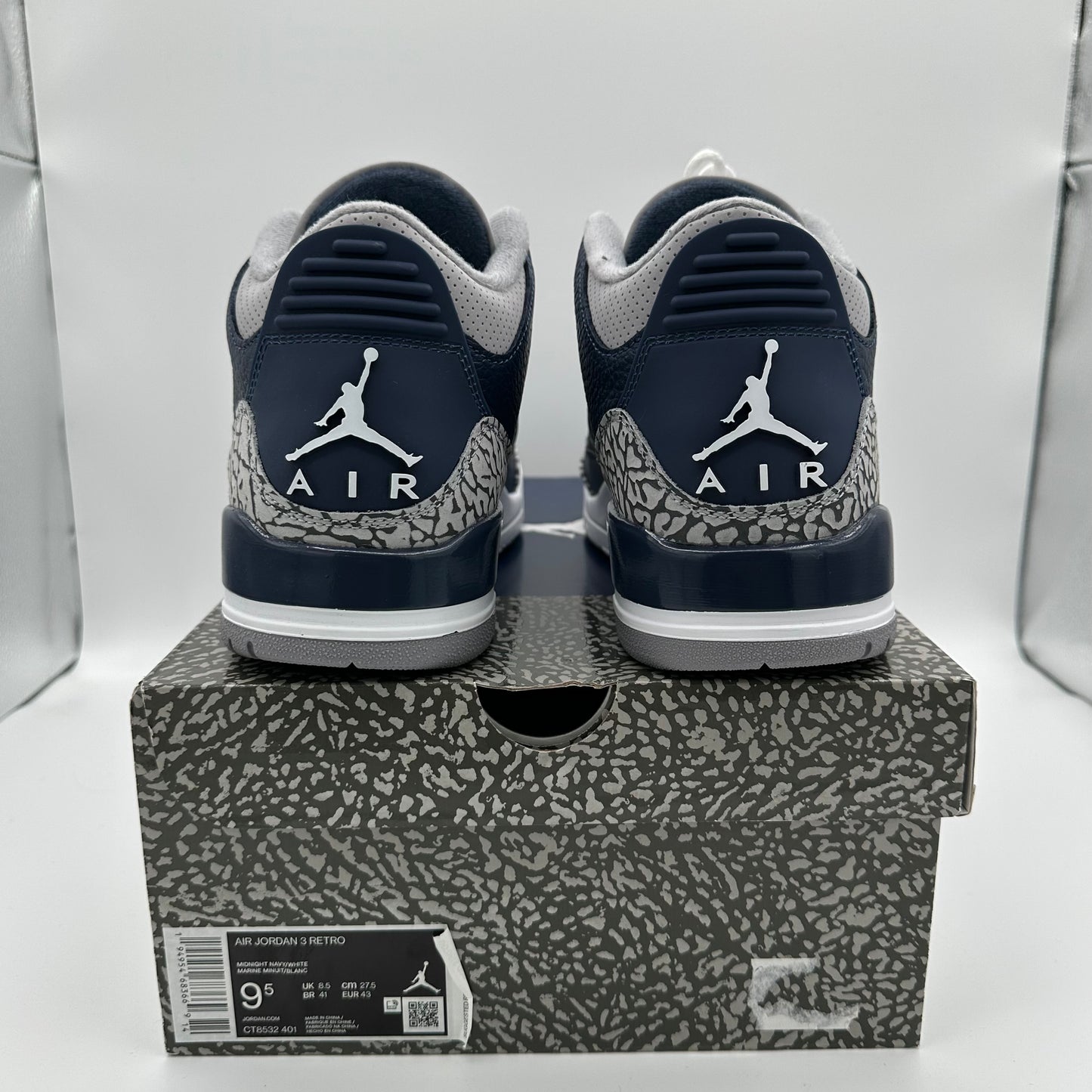 Jordan 3 Retro Georgetown *pre-owned* (SIZE 9.5)