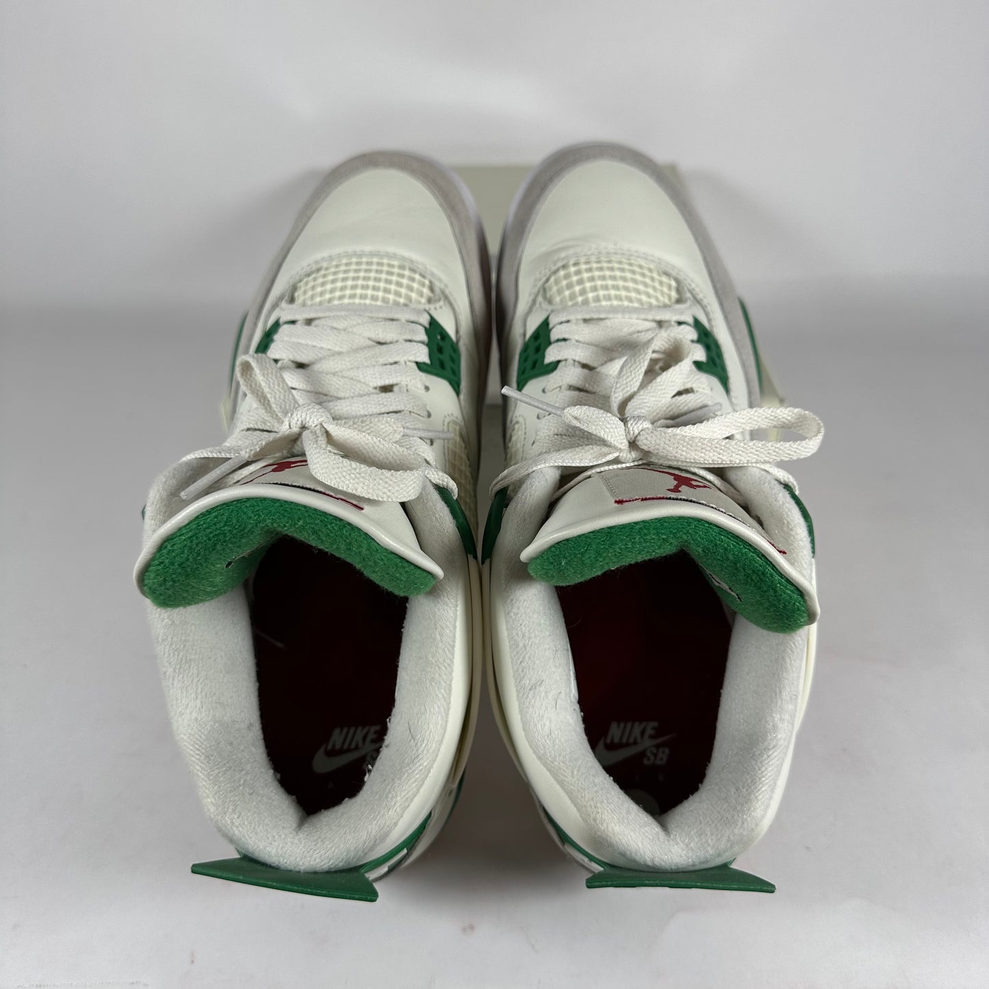Jordan 4 SB Pine Green *pre-owned* size 9