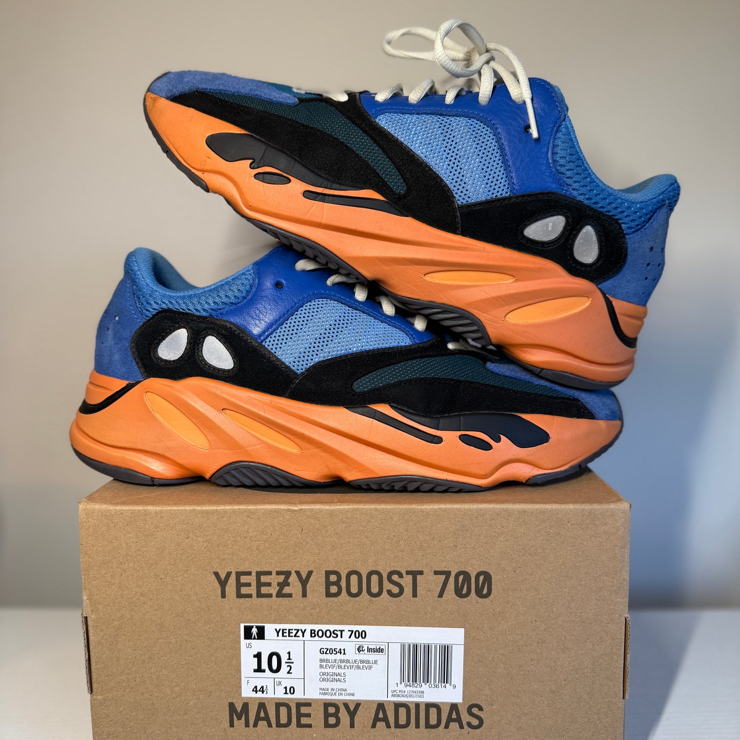 adidas Yeezy Boost 700 Bright Blue *pre-owned* (SIZE 10.5)