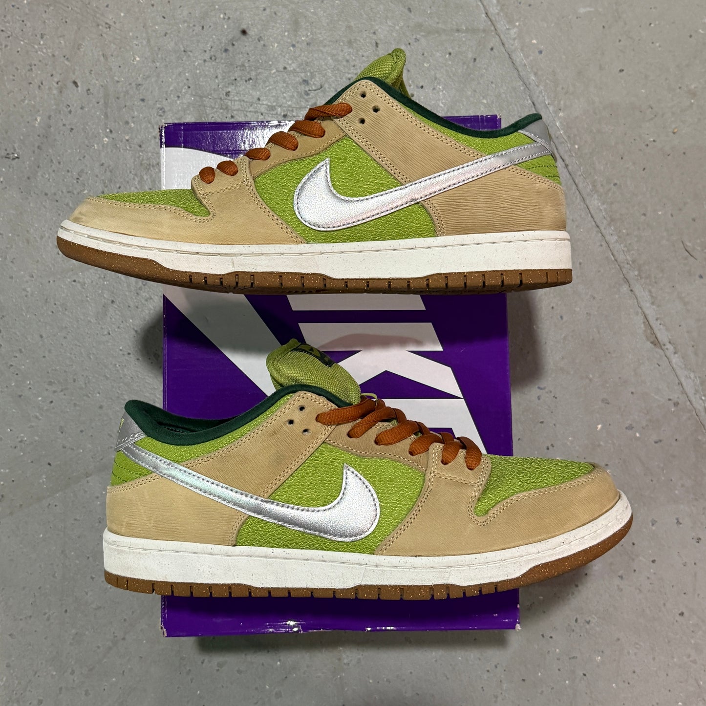 Nike SB Dunk Low Escargot *pre-owned* (SIZE 12)