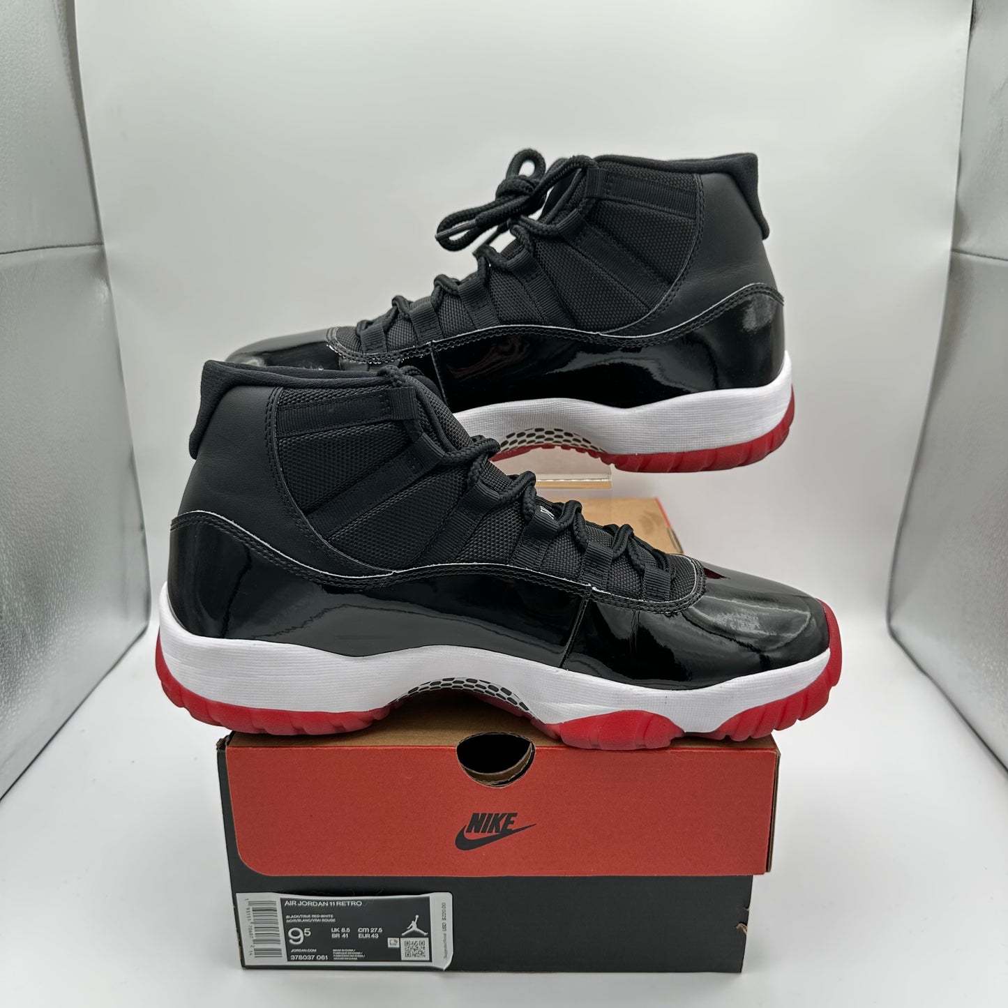 Jordan 11 Retro Bred (2019) *pre-owned* (SIZE 9.5)