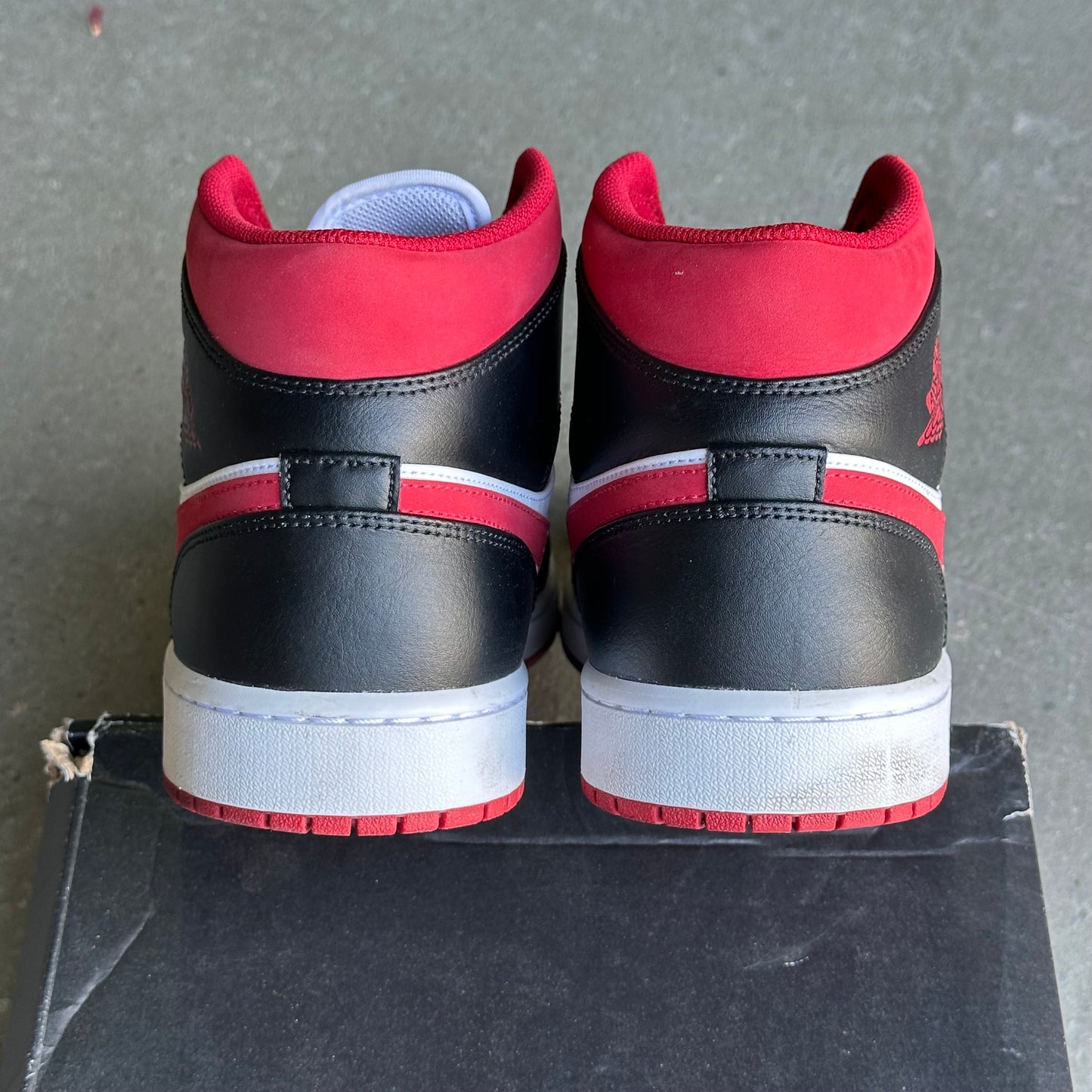 Jordan 1 Mid Gym Red Black White *pre-owned* (SIZE 12)