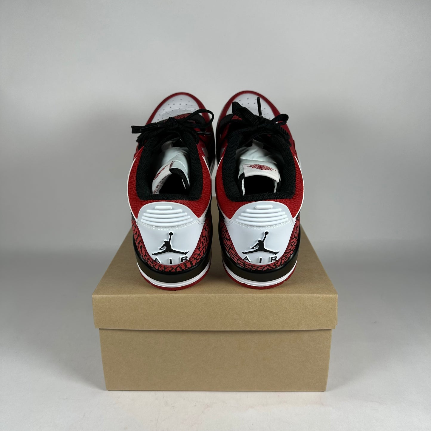 Jordan Legacy 312 Low Chicago Red *pre-owned* size 9.5
