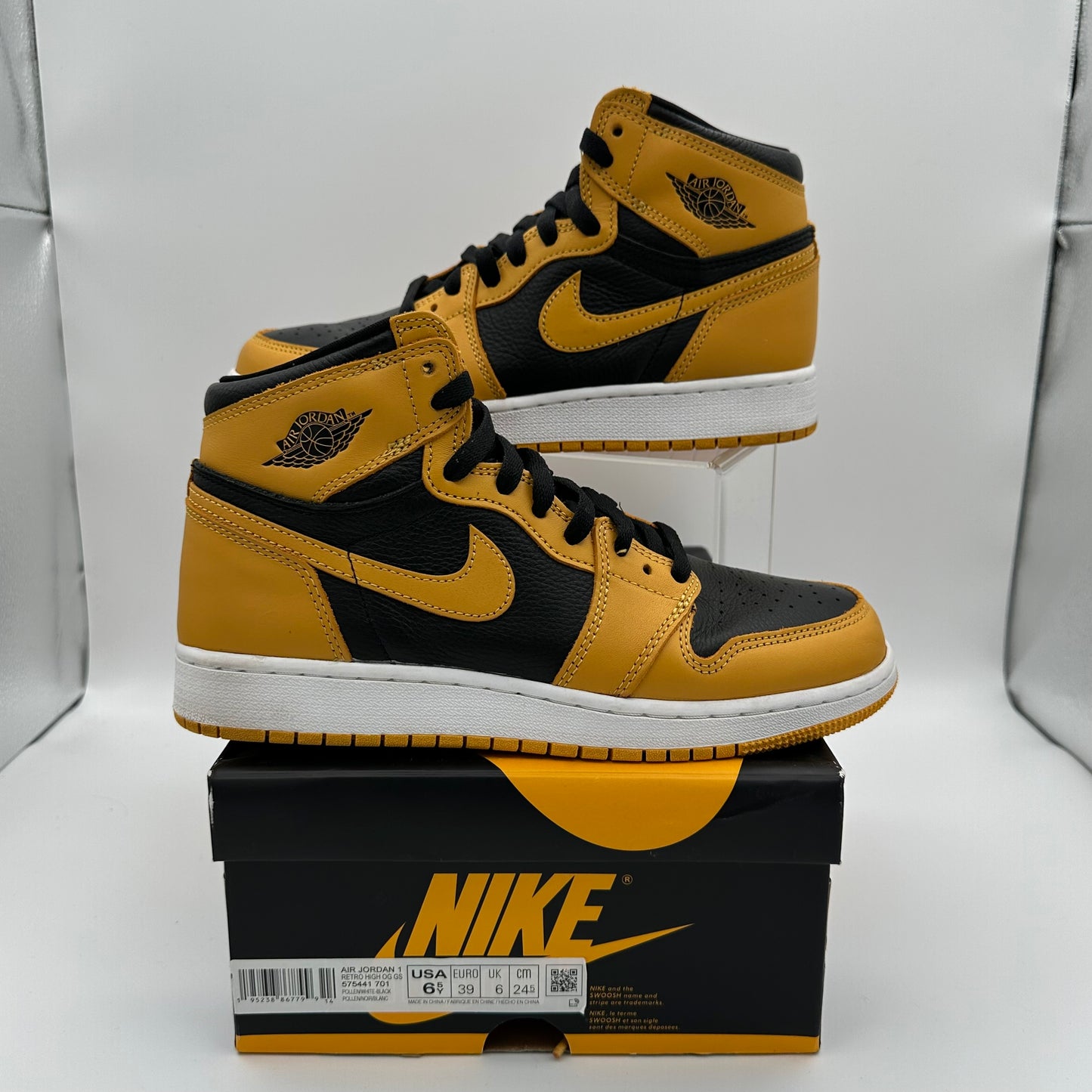 Jordan 1 Retro High OG Pollen *pre-owned* (SIZE 6.5Y)