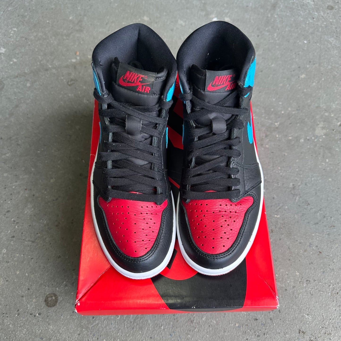 Jordan 1 Retro High NC to Chi (Women's) *pre-owned* (SIZE 6.5W)