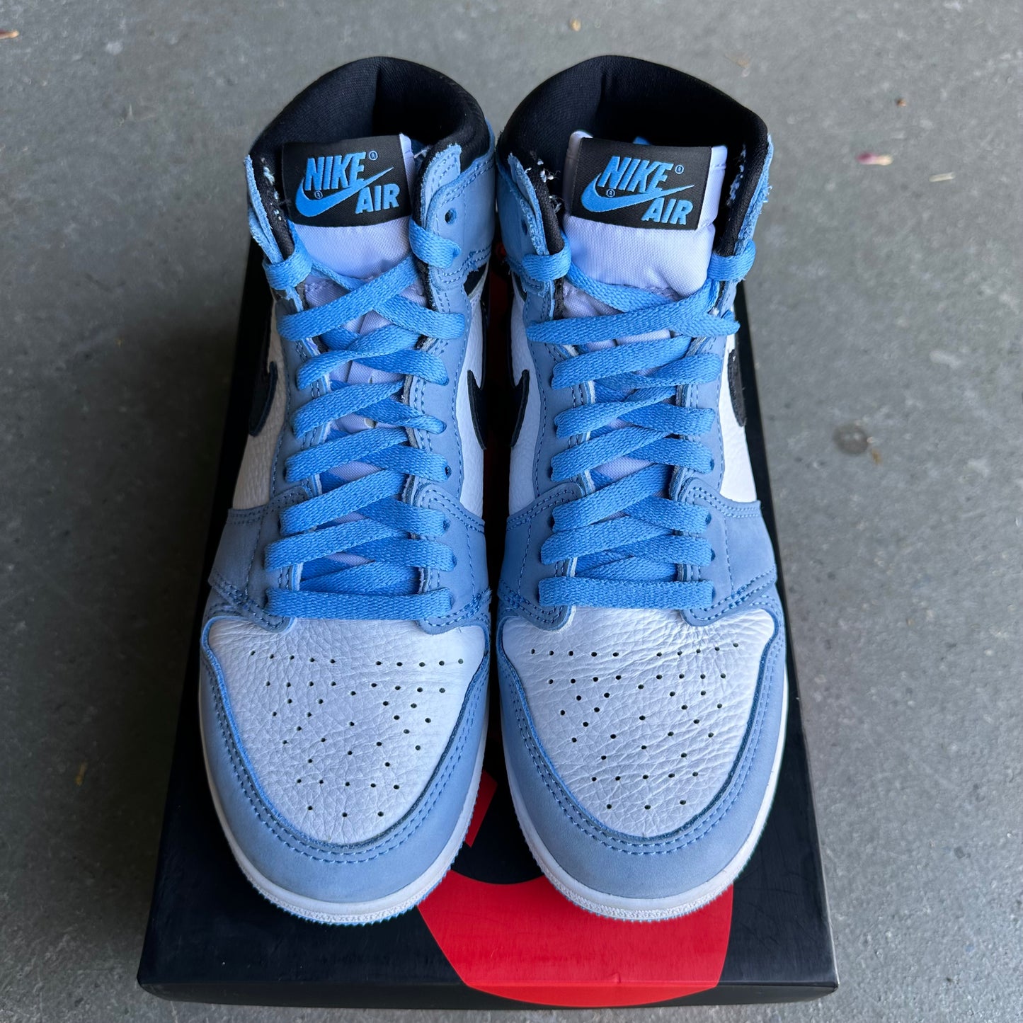 Jordan 1 Retro High OG University Blue *pre-owned* (SIZE 6Y)