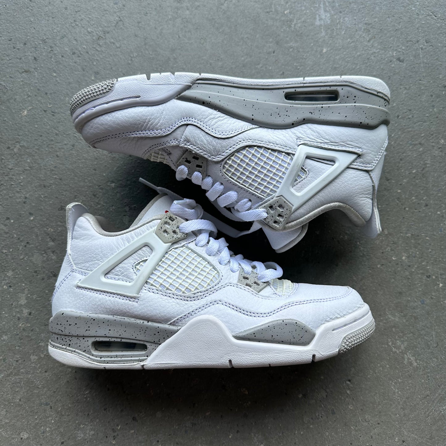 Jordan 4 Retro White Oreo (2021) (GS) *pre-owned* (SIZE 7Y)