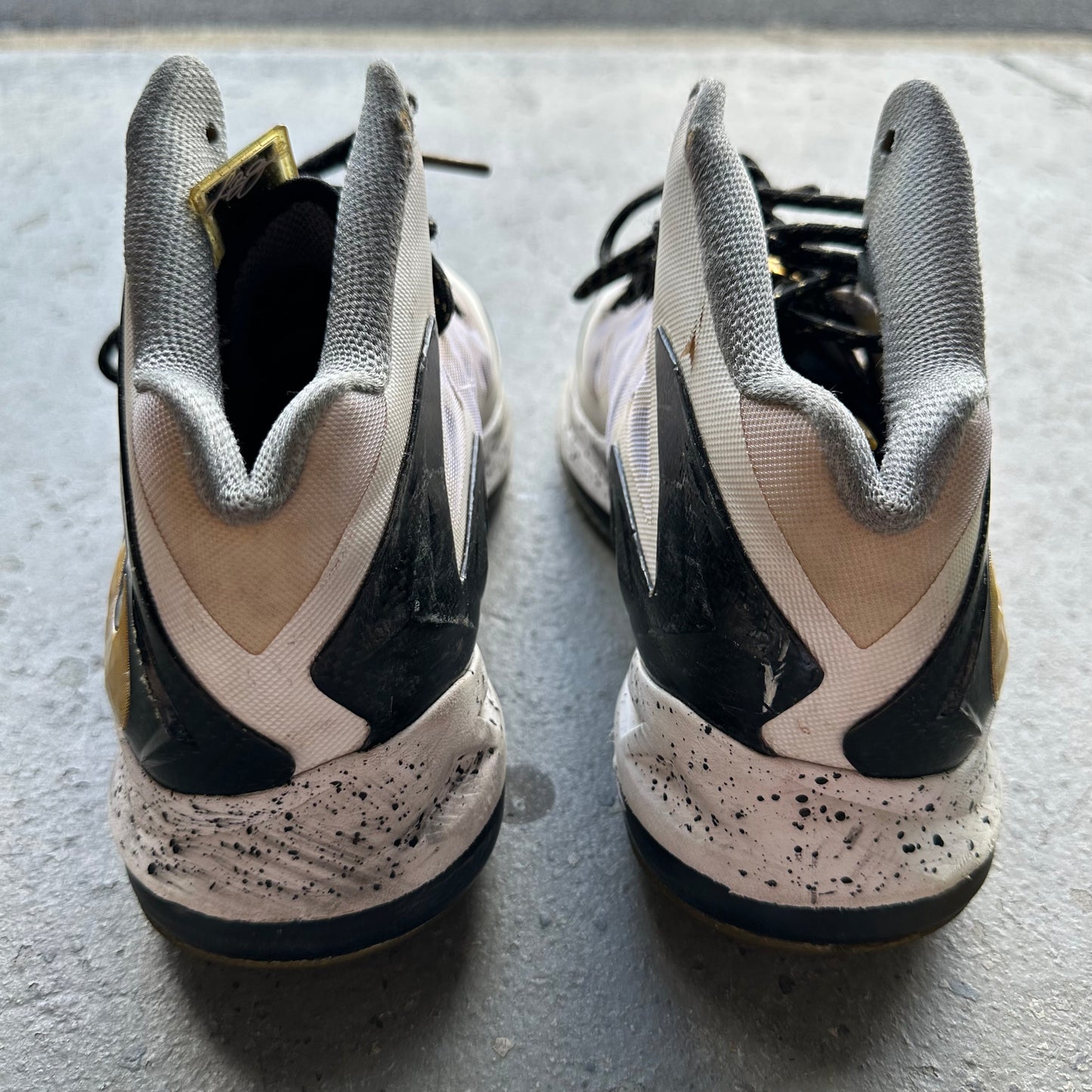Nike LeBron X Elite+ White Gold *pre-owned* (SIZE 8)