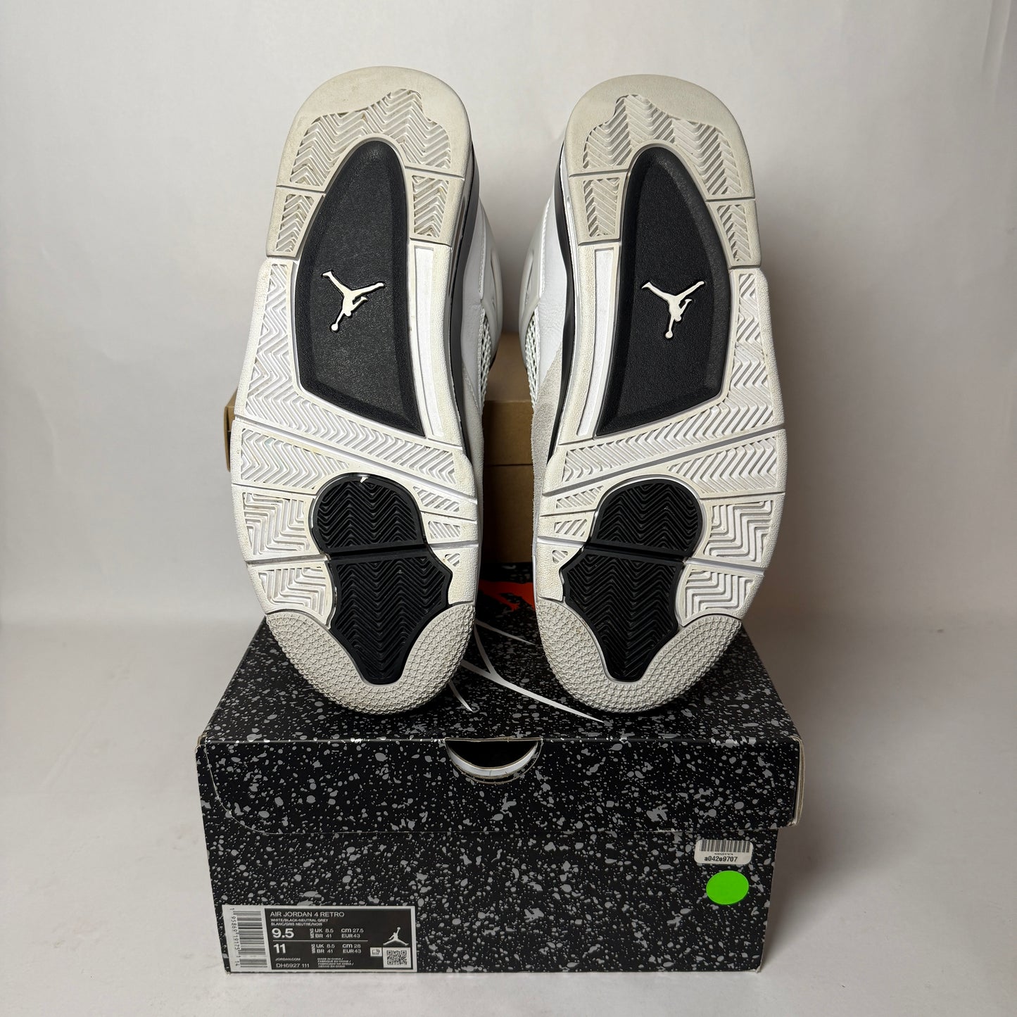 Air Jordan 4 Retro Military Black *pre-owned* (SIZE 9.5)