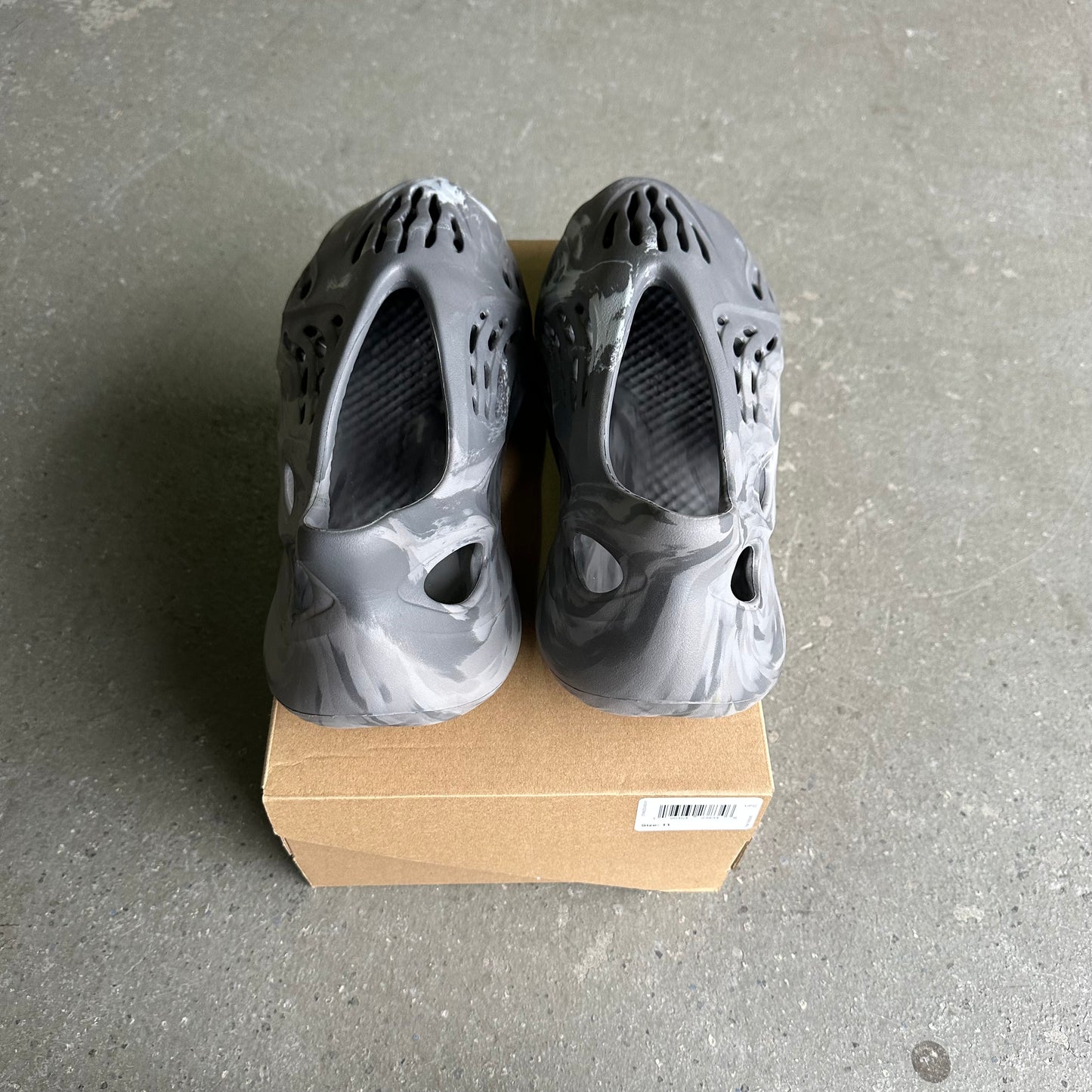 adidas Yeezy Foam RNR MX Granite *pre-owned* VNDS (SIZE 11)