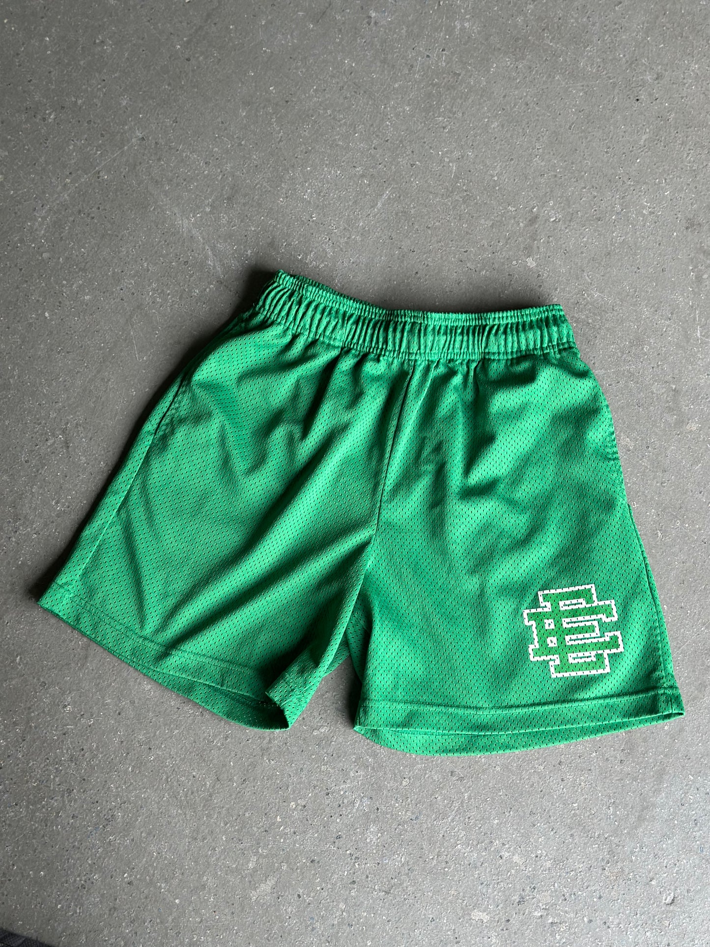 Eric Emanuel Basic Shorts Green *pre-owned* (SIZE MEDIUM)