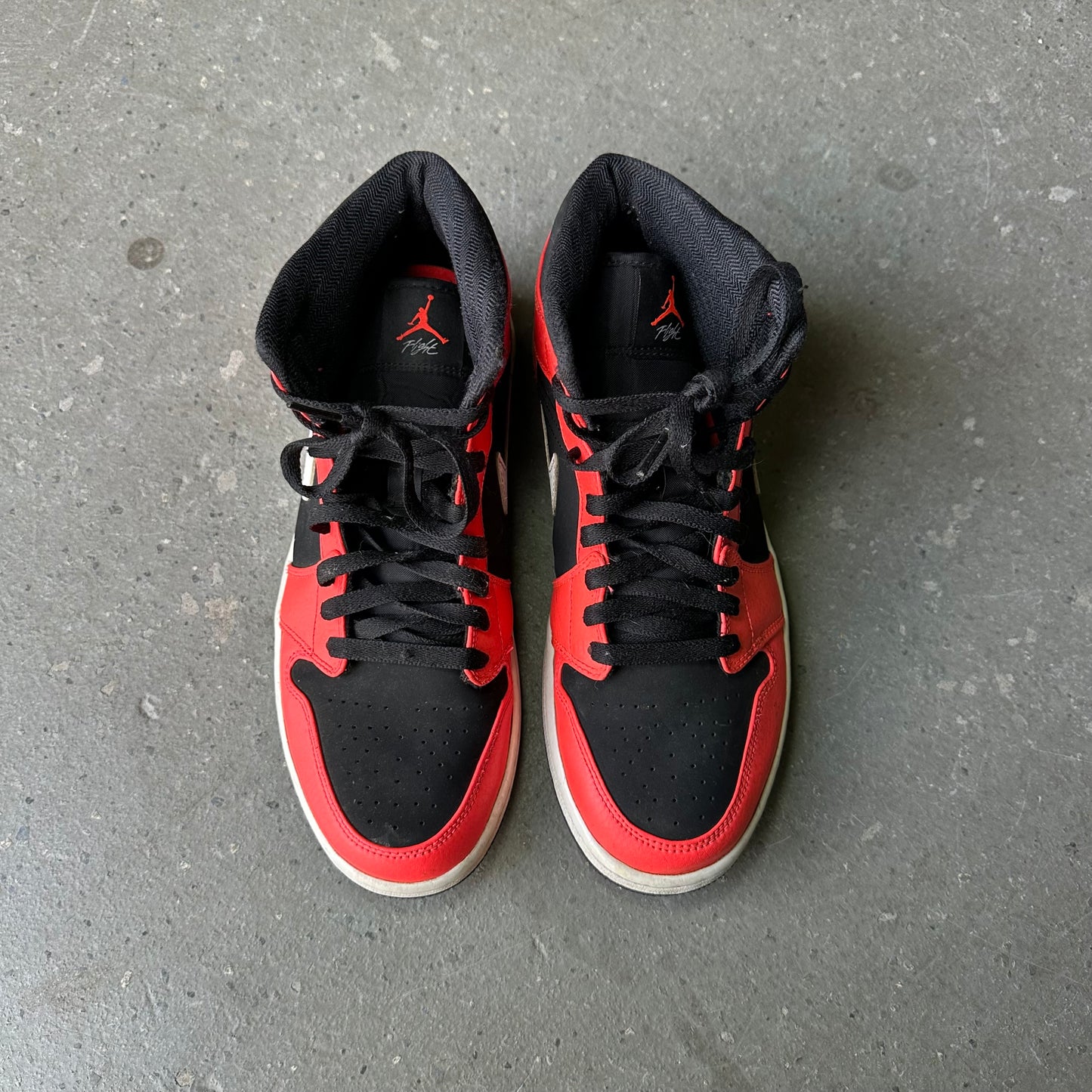 Jordan 1 Mid Infrared 23 *pre-owned* (SIZE 9.5)