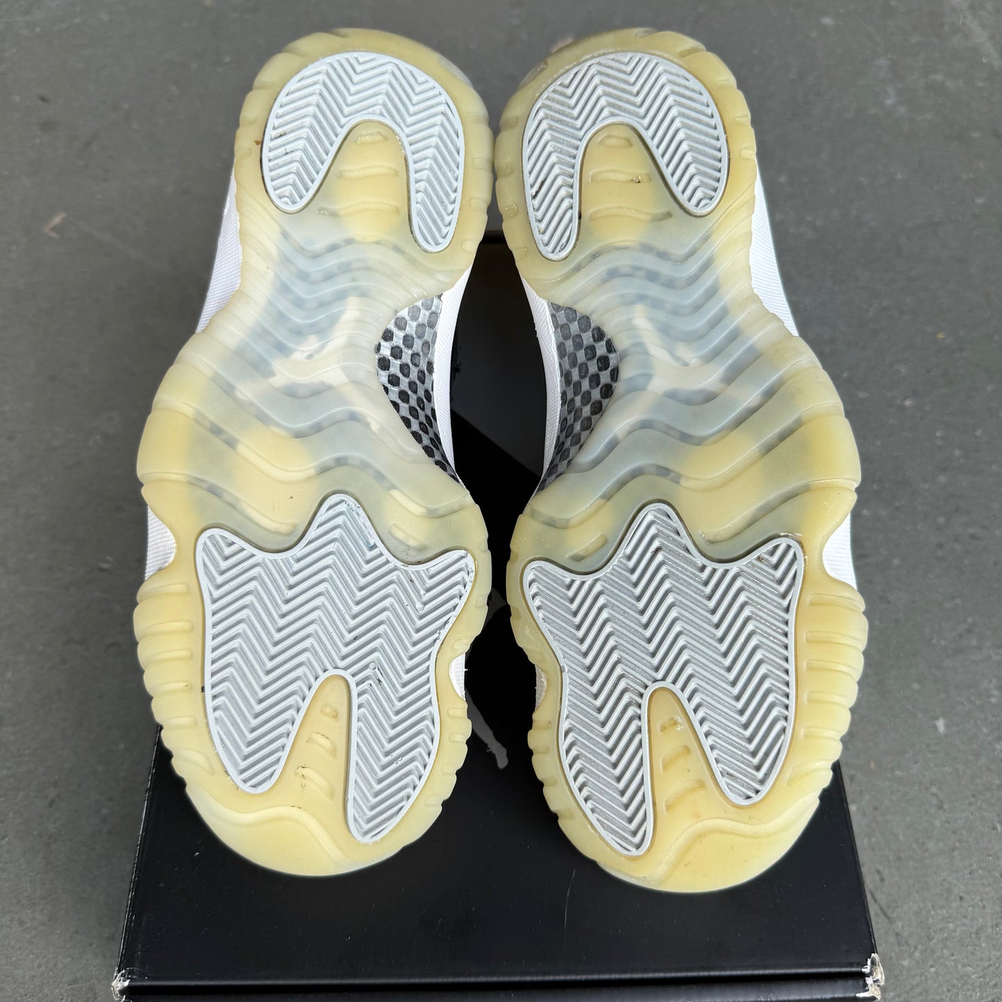Jordan 11 Retro Jubilee 25th Anniversary *pre-owned* (SIZE 8)
