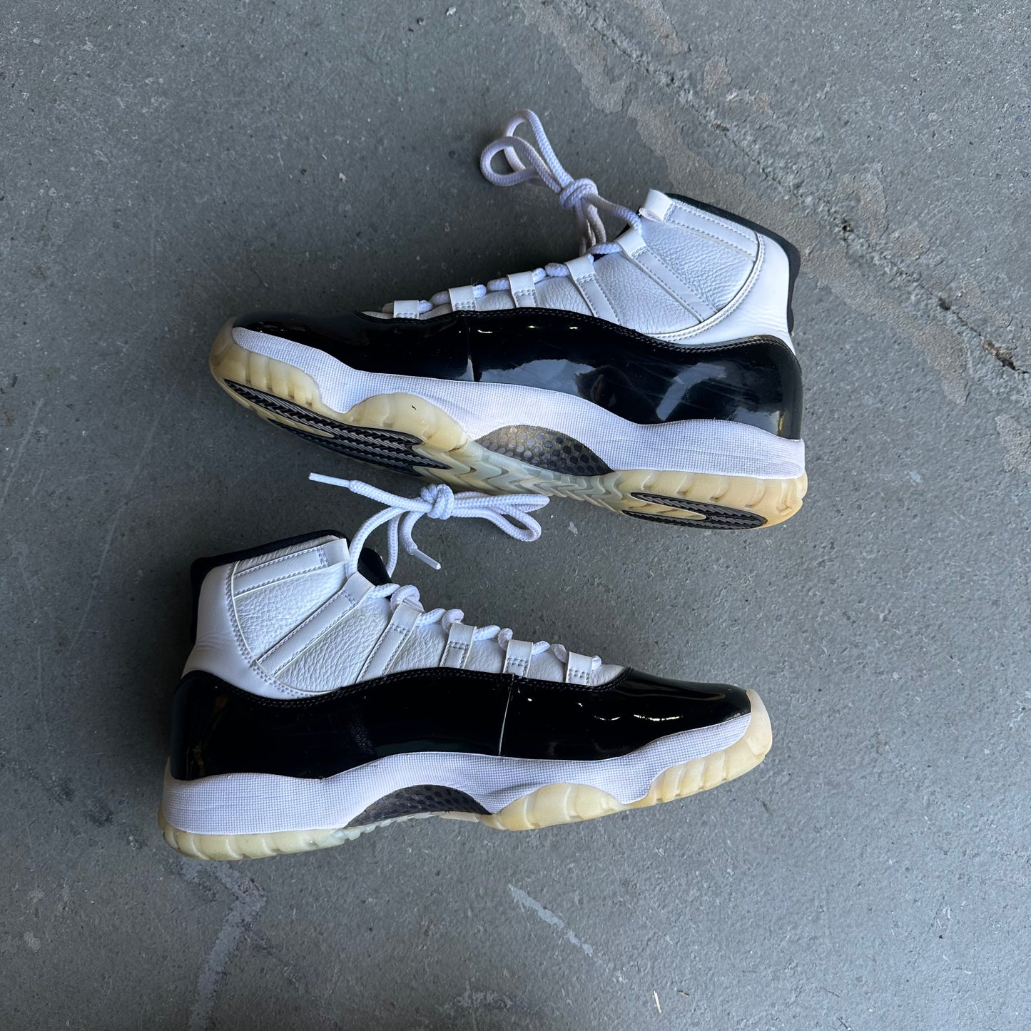Jordan 11 Retro DMP Gratitude (2023) *pre-owned* (SIZE 11)