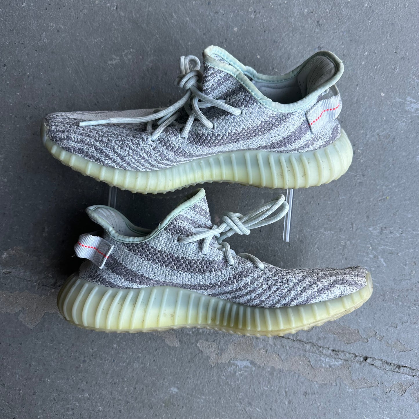 adidas Yeezy Boost 350 V2 Blue Tint *pre-owned* NO INSOLES (SIZE 9)