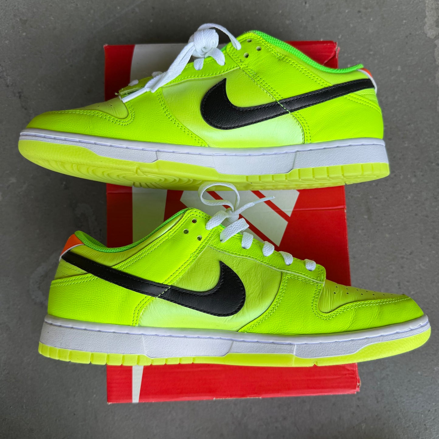 Nike Dunk Low SE Splash Volt *pre-owned* (SIZE 11)