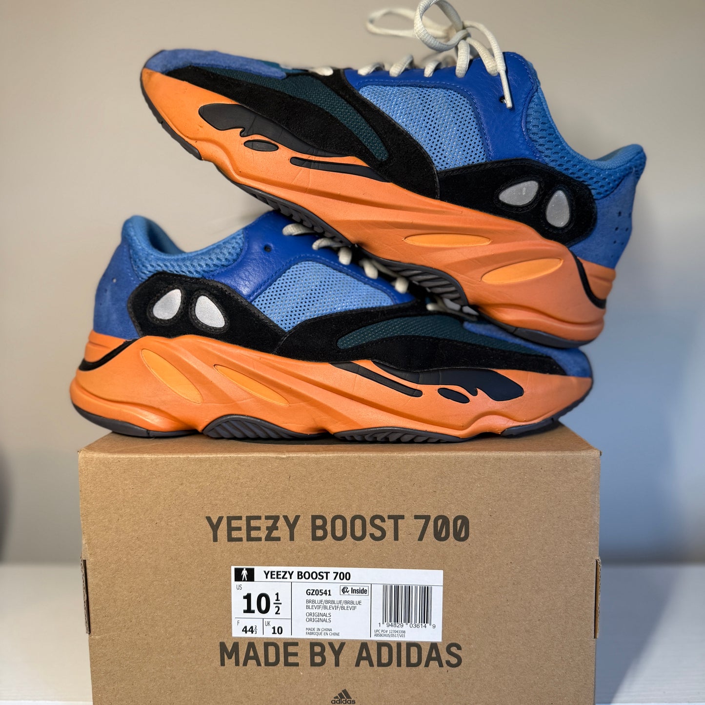 adidas Yeezy Boost 700 Bright Blue *pre-owned* (SIZE 10.5)