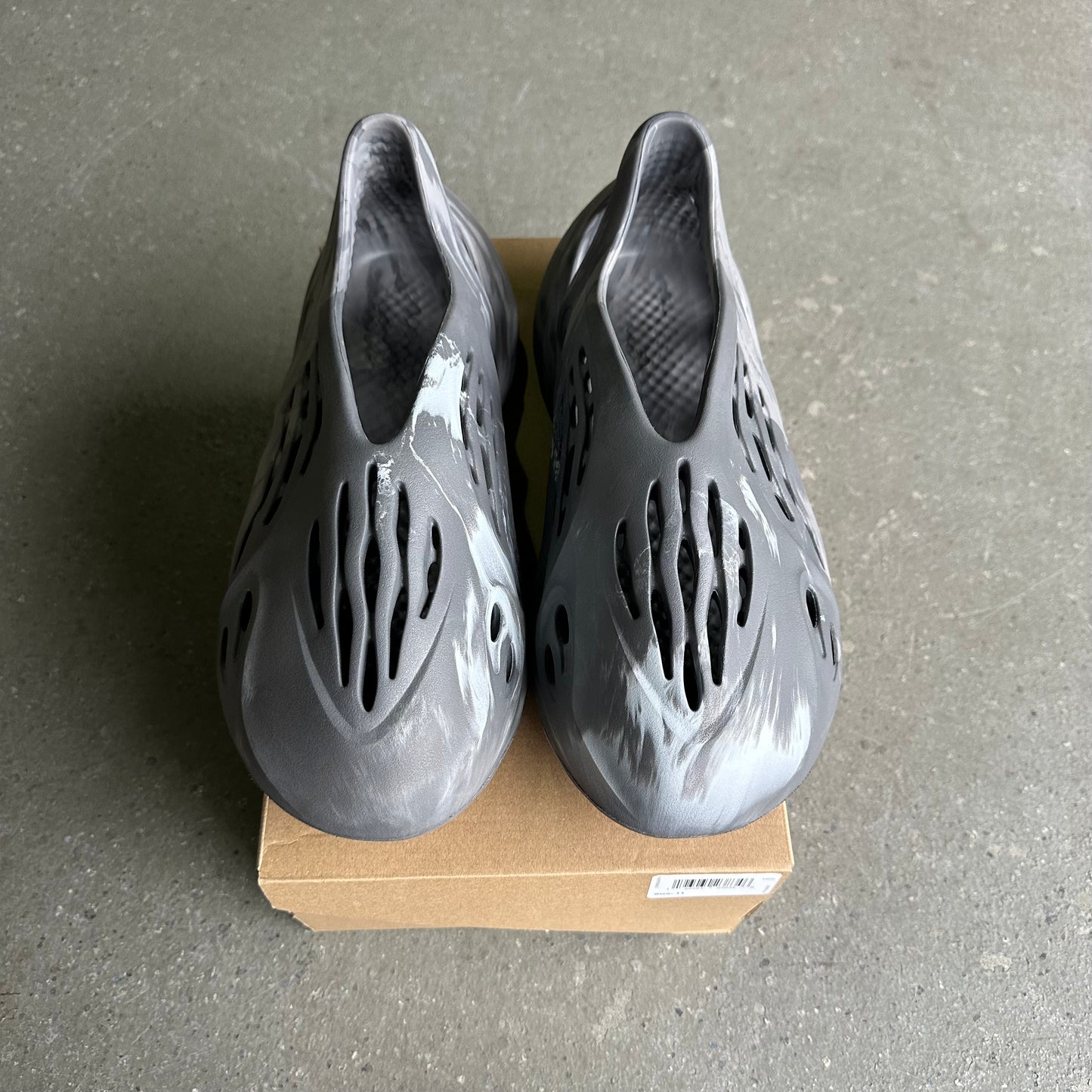 adidas Yeezy Foam RNR MX Granite *pre-owned* VNDS (SIZE 11)