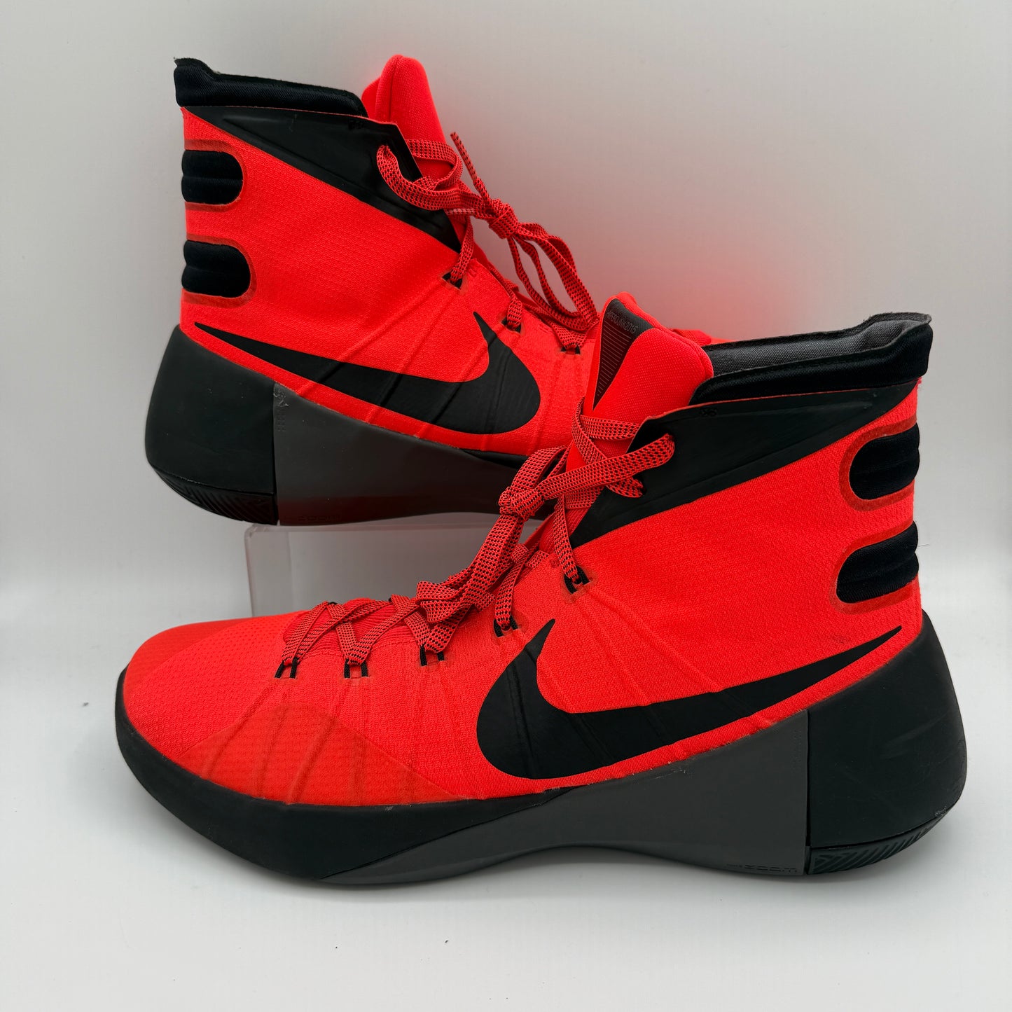 Nike Hyperdunk Black Red Basketball Shoe *pre-owned no box* (SIZE 13)