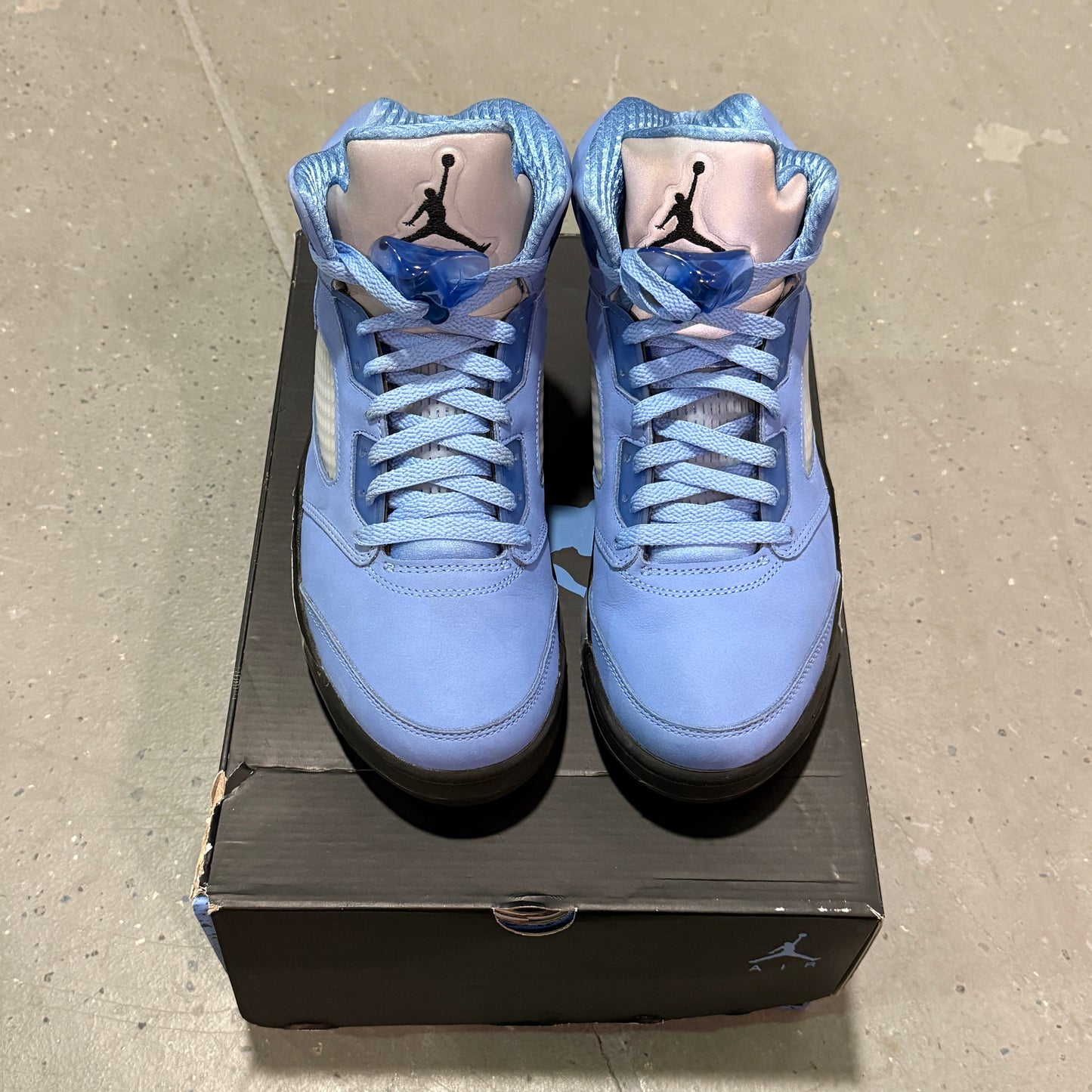 Jordan 5 Retro UNC University Blue *pre-owned* (SIZE 9.5)