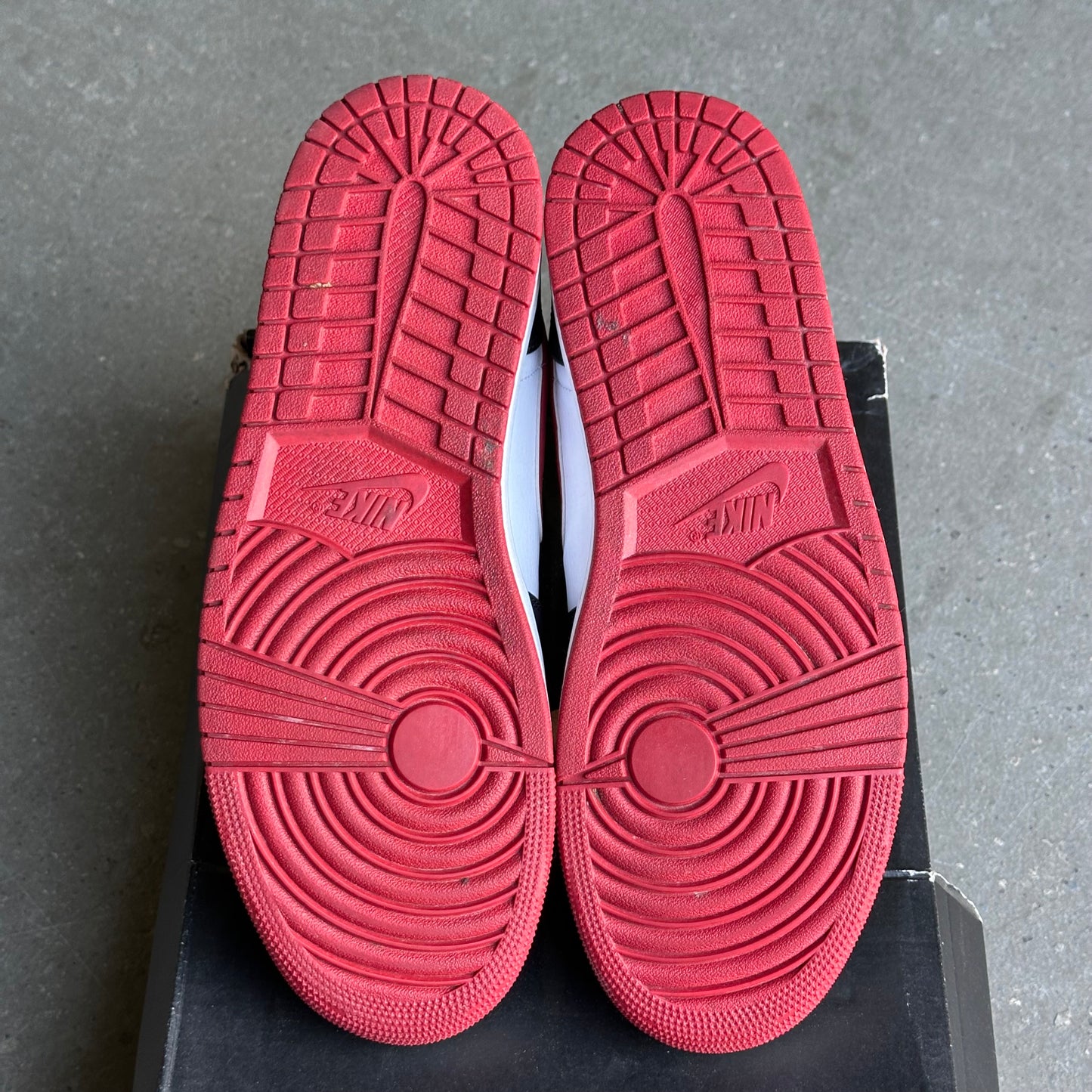 Jordan 1 Mid Gym Red Black White *pre-owned* (SIZE 12)