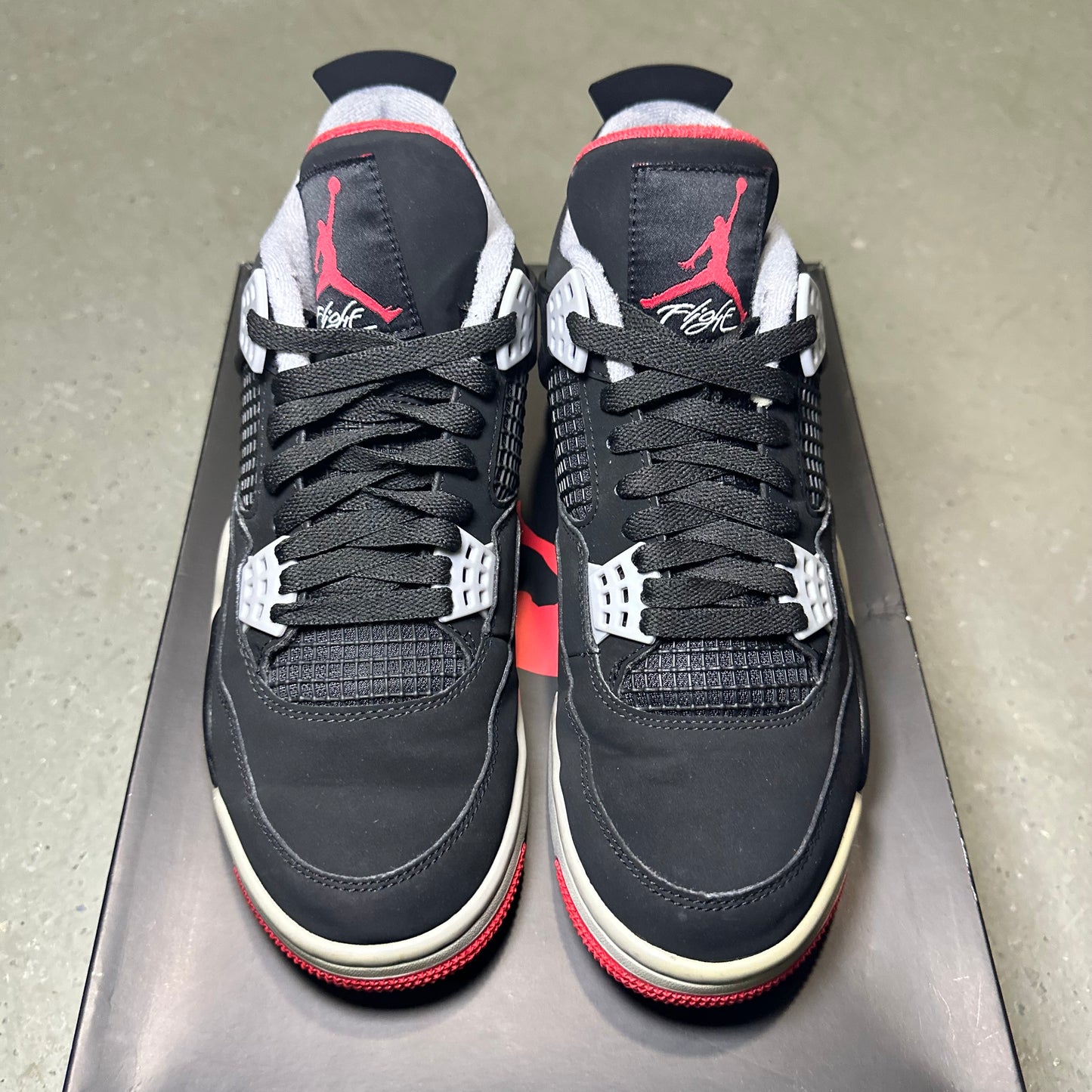 Air Jordan 4 Bred (2019) *pre-owned* (SIZE 8)