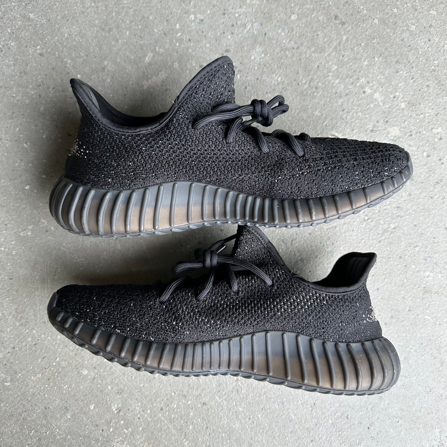 adidas Yeezy Boost 350 V2 Core Black White *pre-owned* (SIZE 10)