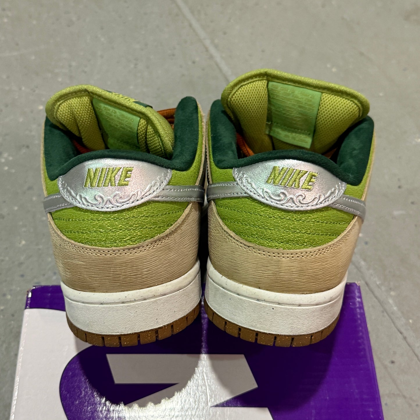 Nike SB Dunk Low Escargot *pre-owned* (SIZE 12)
