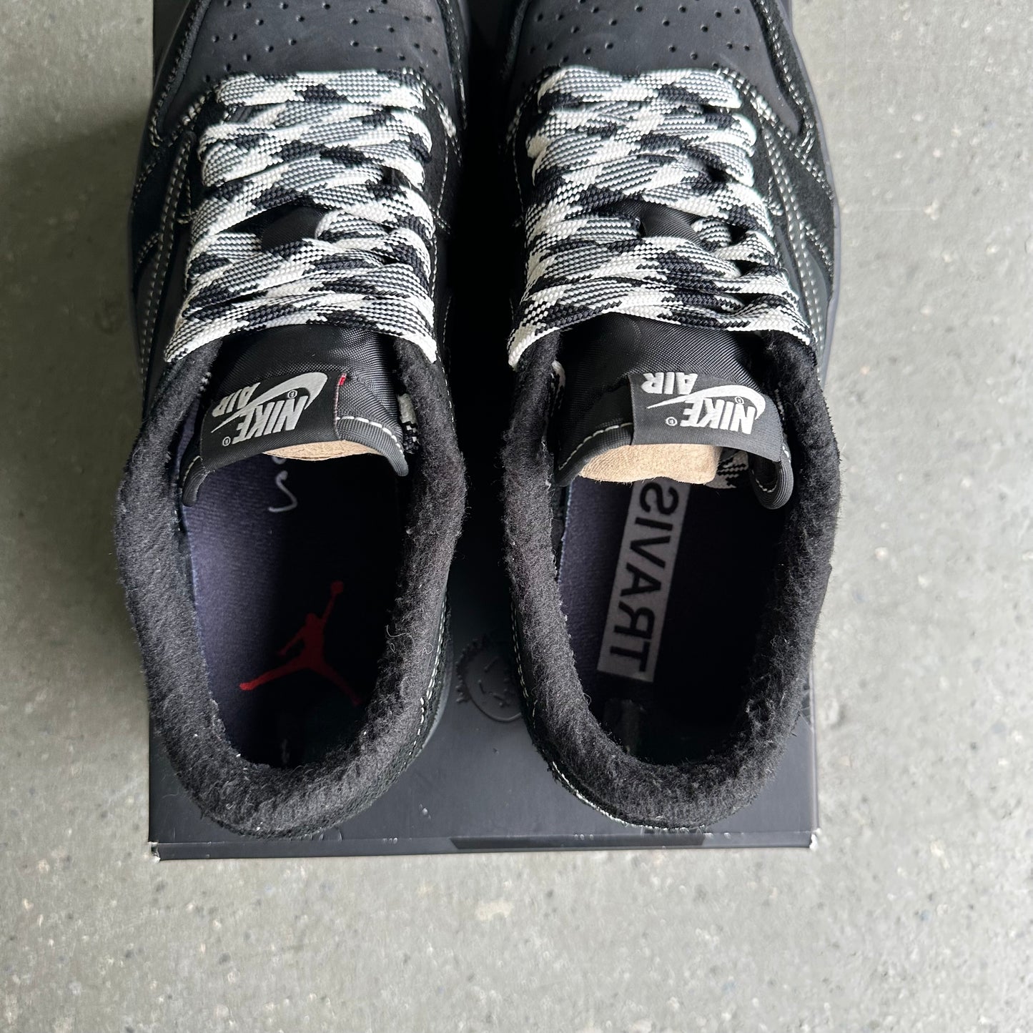 Jordan 1 Retro Low OG SP Travis Scott Black Phantom *pre-owned* (SIZE 8.5)