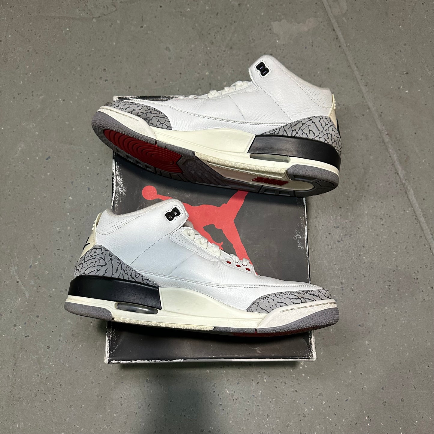 Jordan 3 Retro White Cement Reimagined *pre-owned* (SIZE 11)