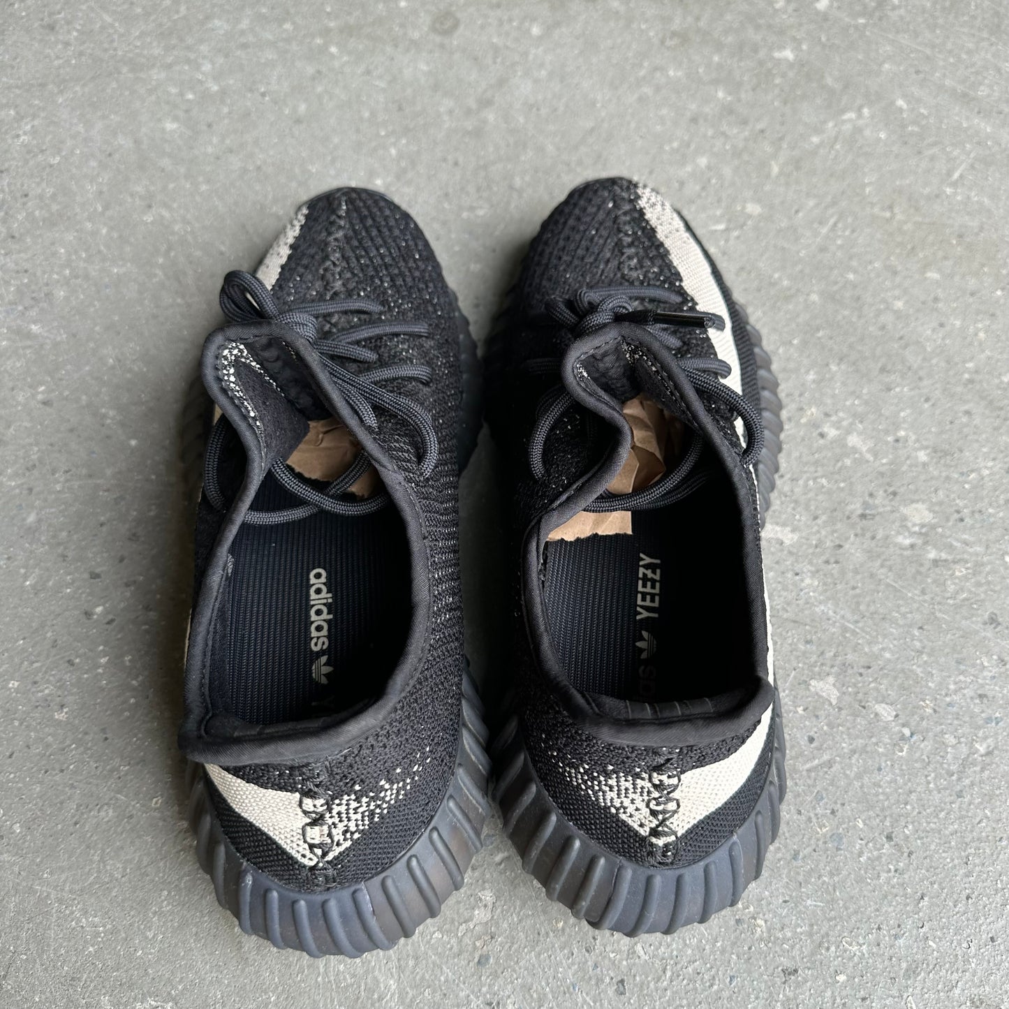 adidas Yeezy Boost 350 V2 Core Black White *pre-owned* (SIZE 10)