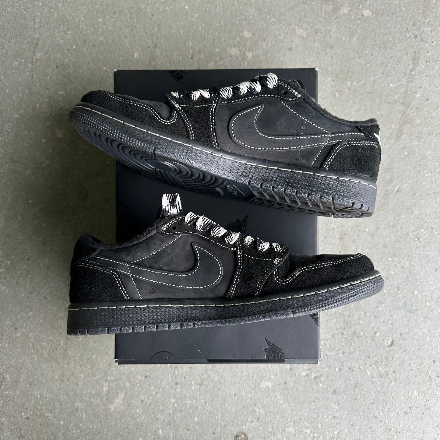 Jordan 1 Retro Low OG SP Travis Scott Black Phantom *pre-owned* (SIZE 8.5)