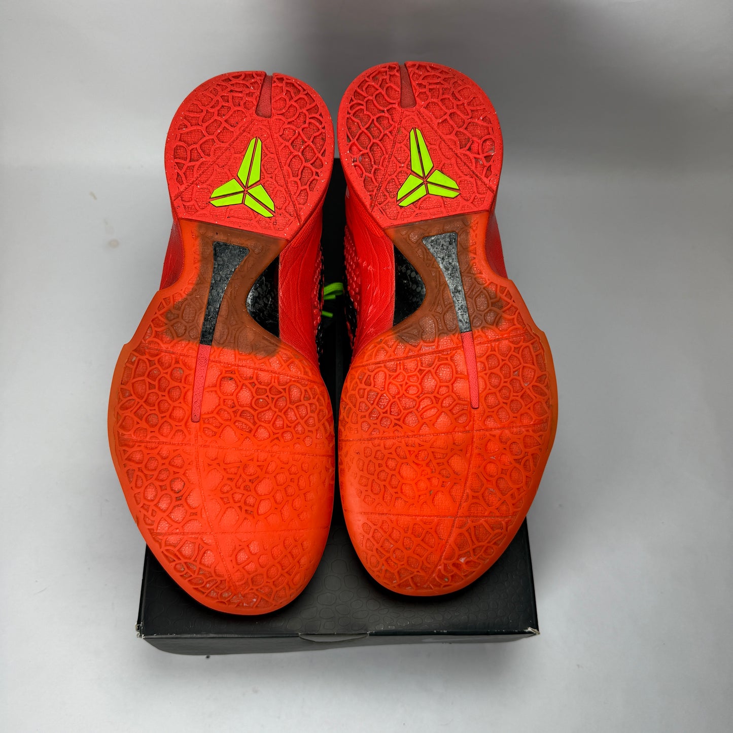 Nike Kobe 6 Protro Reverse Grinch *pre-owned) (SIZE 11.5)