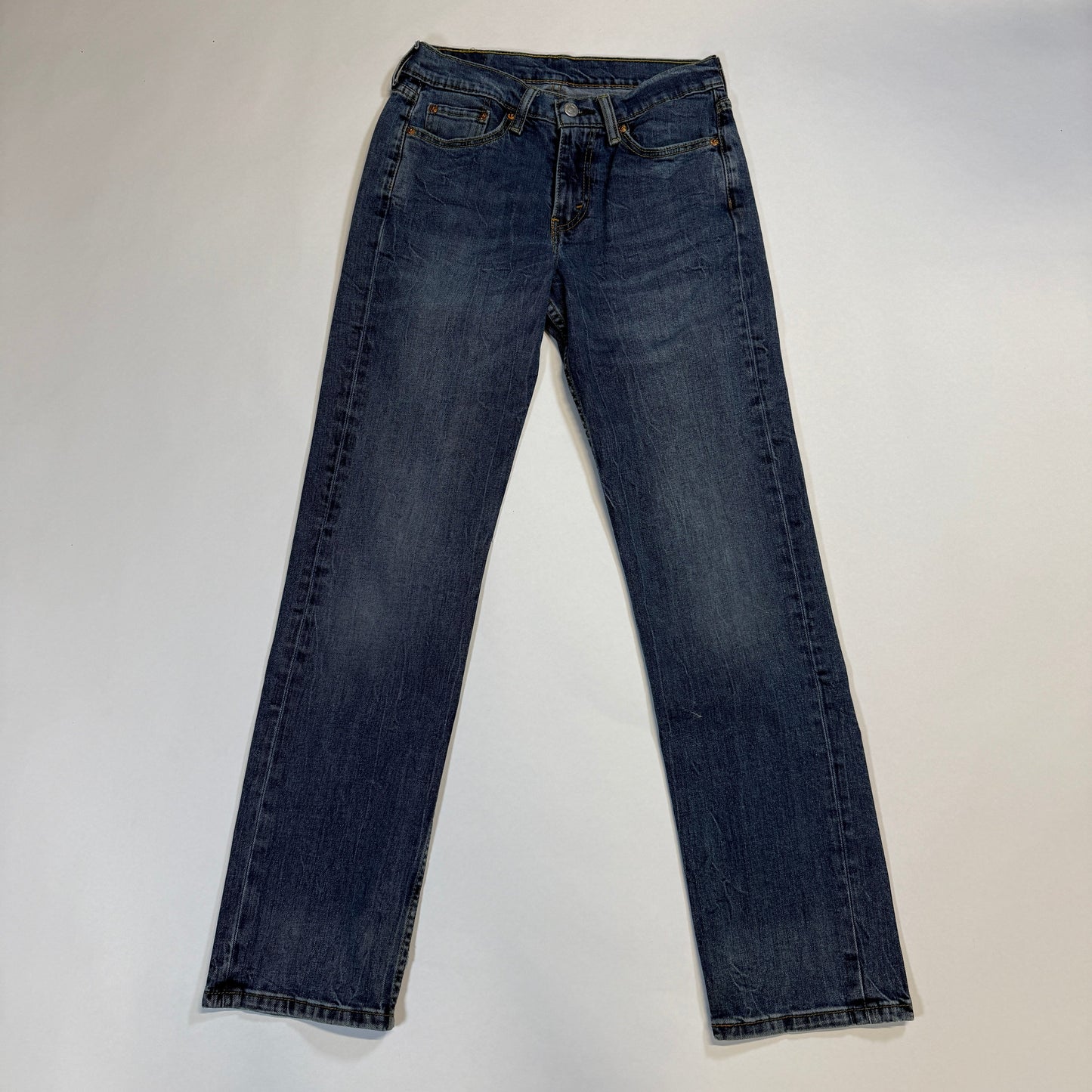 Levis 514 Dark Wash Jeans *pre-owned* (32x32????), Classic Levi’s 514 dark wash jeans. Pre-owned with a versatile fit. Confirm size before purchase.