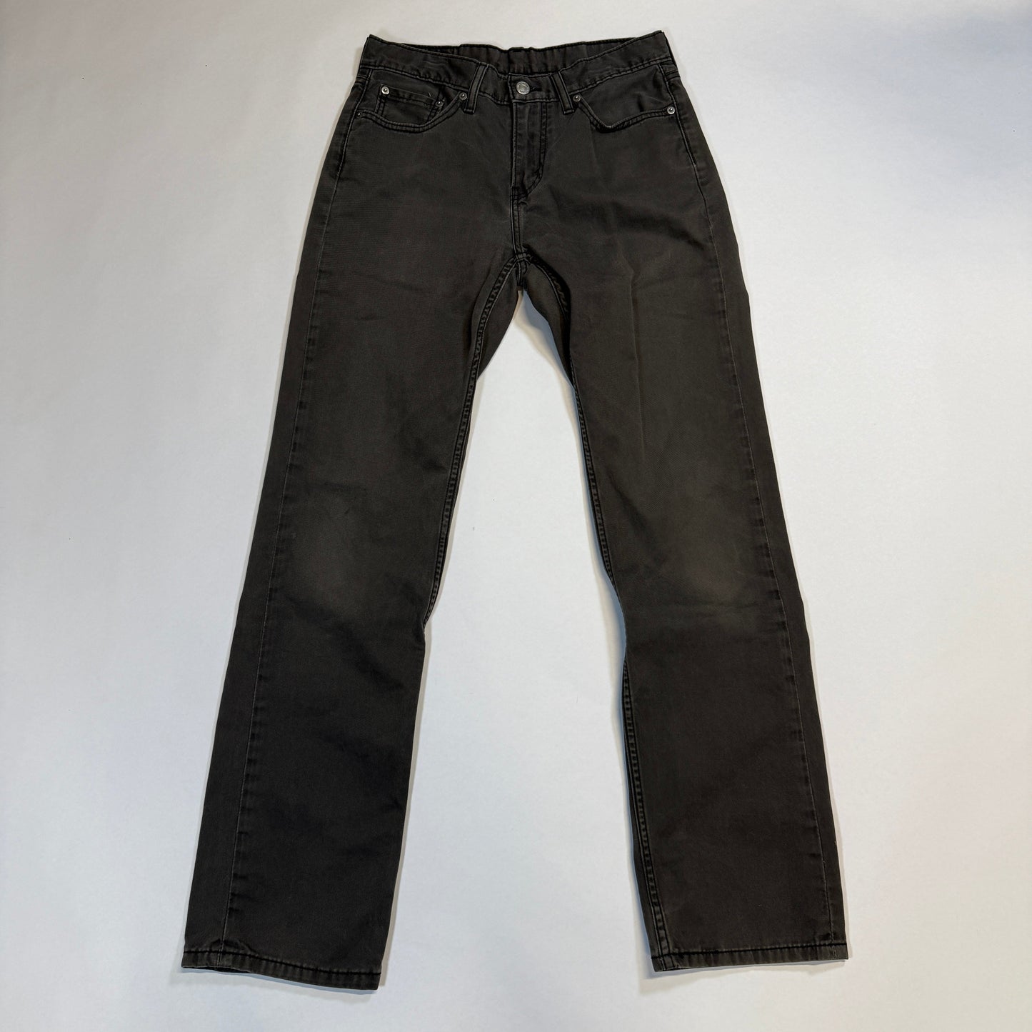 Levis 514 Grey Jeans *pre-owned* (29x32), Pre-owned Levi’s 514 grey jeans in 29x32. Clean, modern straight fit with soft, broken-in denim.