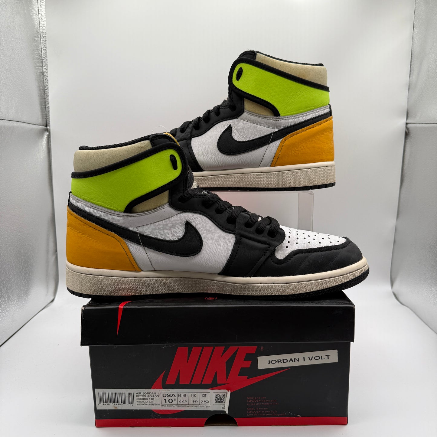 Jordan 1 Retro High OG Volt Inside of Shoe
