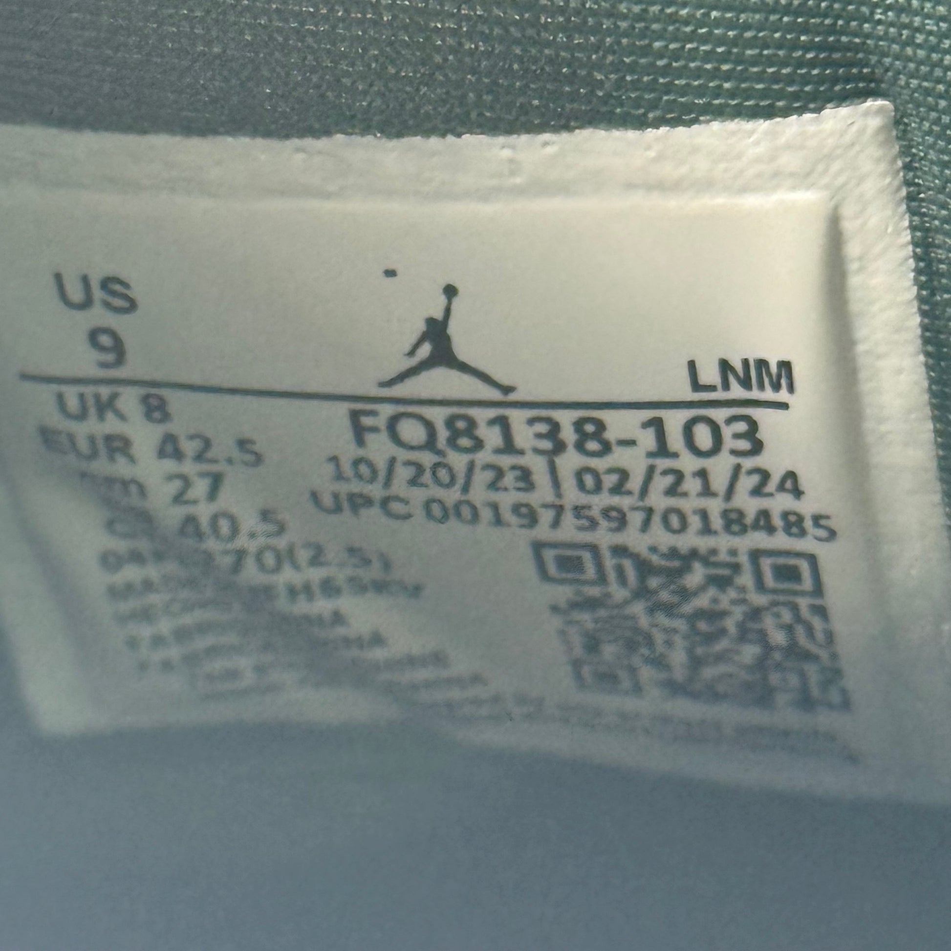 Jordan 4 Retro Oxidized Green *pre-owned* SIZE 9