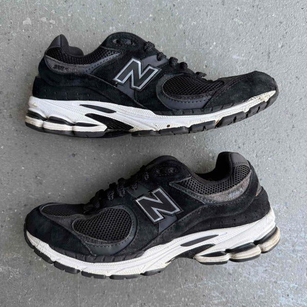 New Balance 2002R Black Gunmetal *pre-owned* SIZE 8.5
