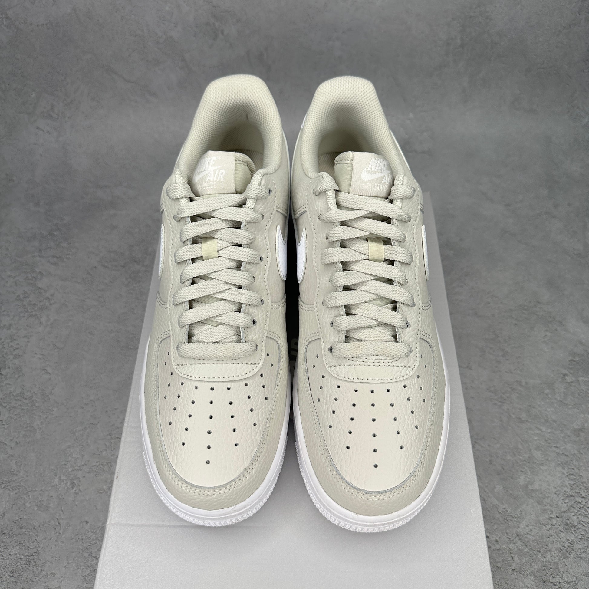 Nike Air Force 1 Low '07 Light Bone White VNDS *pre-owned* SIZE 9